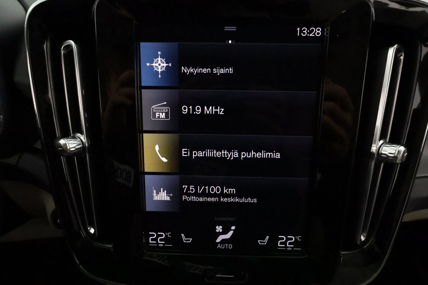 Volvo XC40 2023 T4 TwE Plus Bright aut **ACC / LED / P.kamera / Sporttipenkki Muistilla / Navi / Kaistavahti / KeylessGO** - 3,99 % KORKOTARJOUS TÄHÄN AUTOON 14.9. ASTI! - 1-om Suomi-auto / Kahdet Renkaat / Merkkihuollettu!