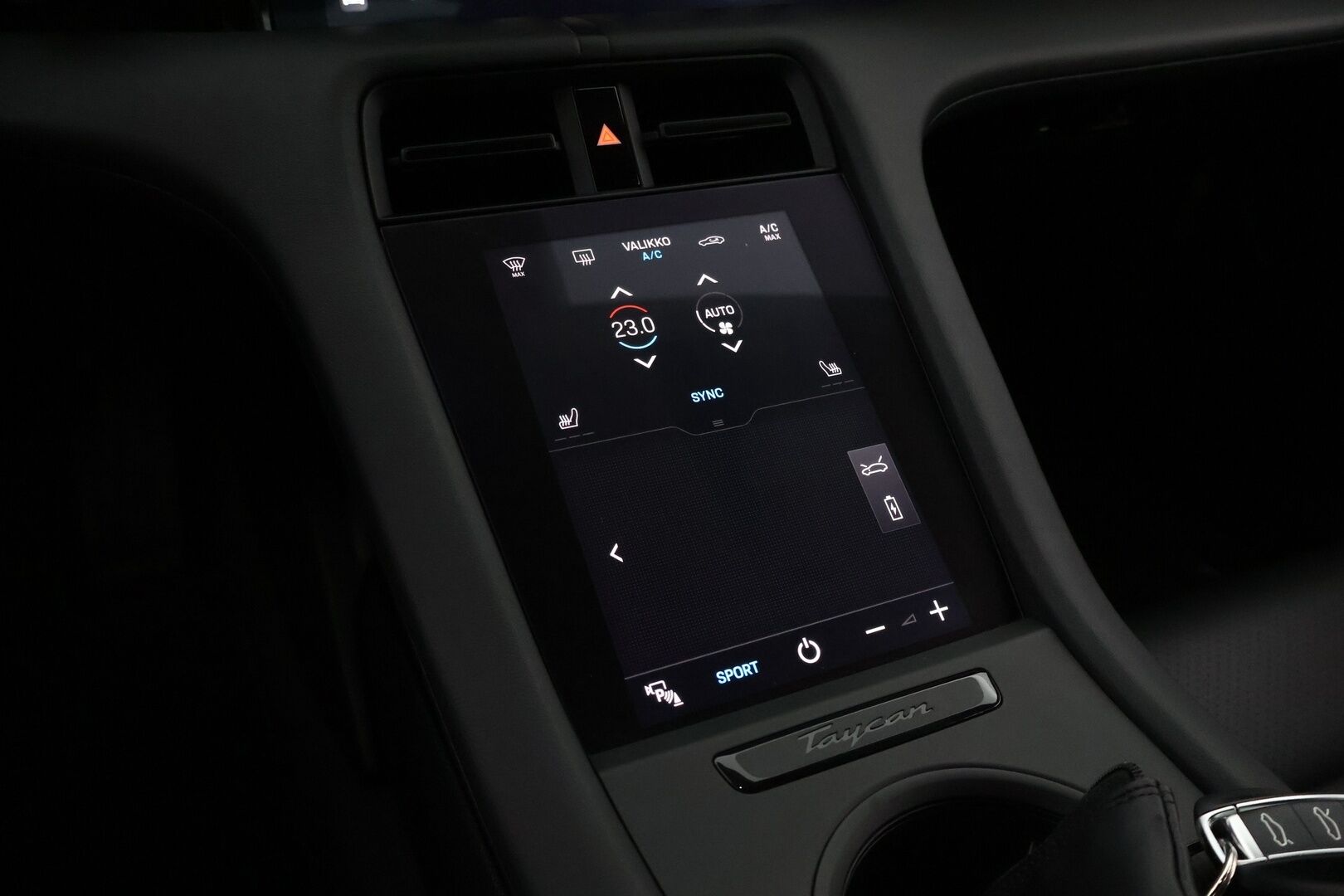 Porsche Taycan 2023 Basic - 2,99 % KORKOTARJOUS TÄHÄN AUTOON - Nahkasisusta / Sähköpenkit / Peruutuskamera / KeyLessGo / Sähköluukku / Navigointi / Merkkihuollot / 2x Renkaat / Näyttävä!