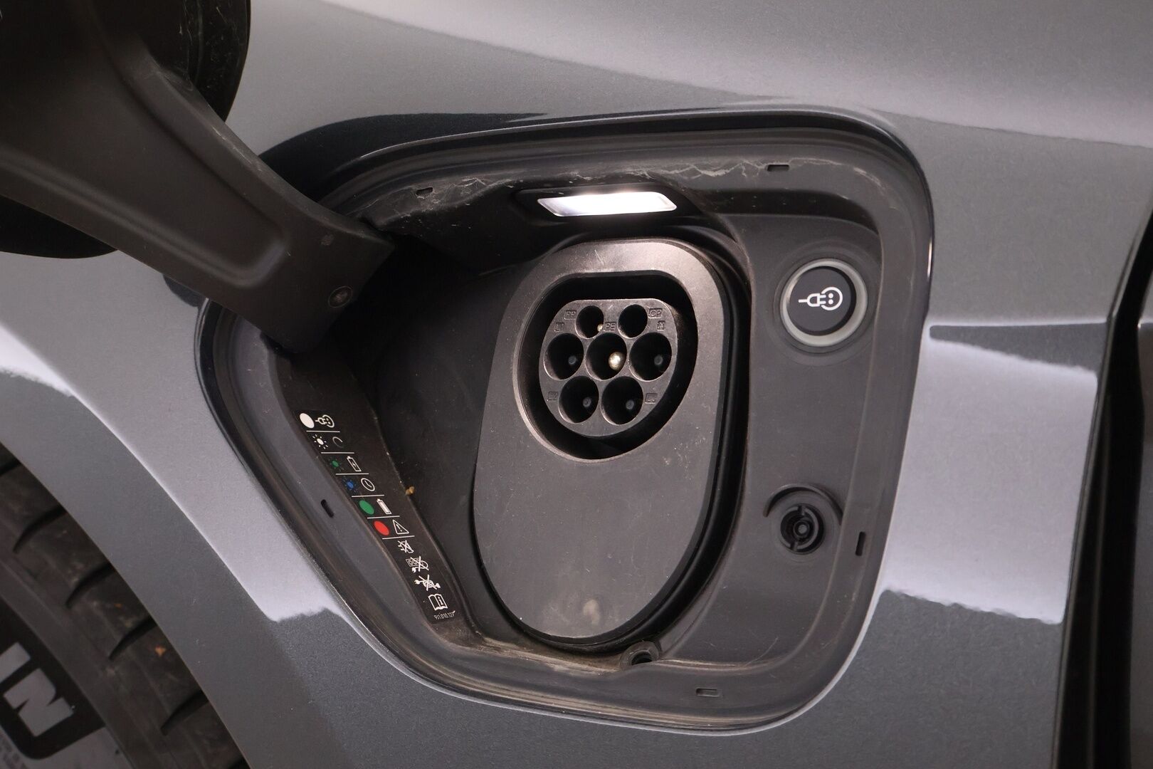 Porsche Taycan 2023 Basic - 2,99 % KORKOTARJOUS TÄHÄN AUTOON - Nahkasisusta / Sähköpenkit / Peruutuskamera / KeyLessGo / Sähköluukku / Navigointi / Merkkihuollot / 2x Renkaat / Näyttävä!