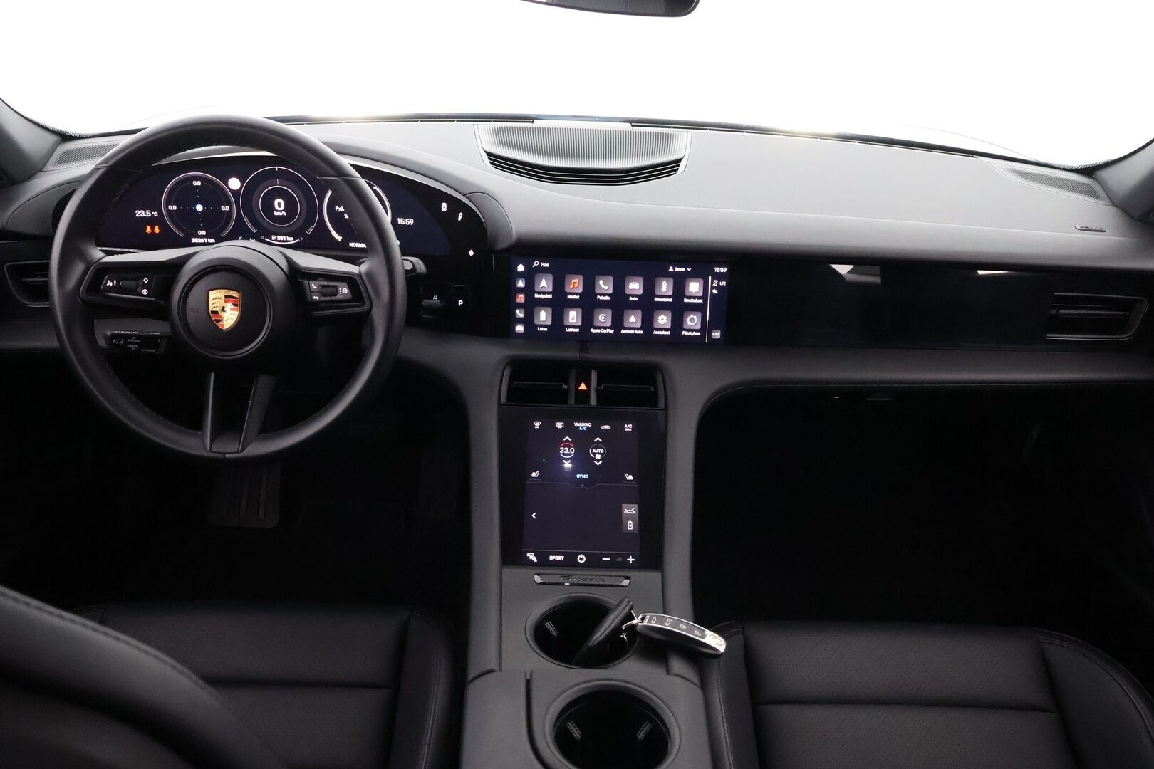Porsche Taycan 2023 Basic - 2,99 % KORKOTARJOUS TÄHÄN AUTOON - Nahkasisusta / Sähköpenkit / Peruutuskamera / KeyLessGo / Sähköluukku / Navigointi / Merkkihuollot / 2x Renkaat / Näyttävä!