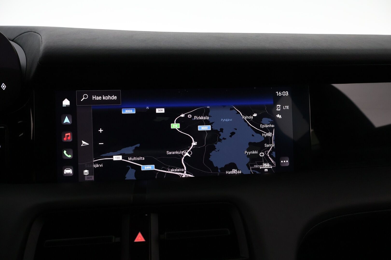 Porsche Taycan 2023 Basic - 2,99 % KORKOTARJOUS TÄHÄN AUTOON - Nahkasisusta / Sähköpenkit / Peruutuskamera / KeyLessGo / Sähköluukku / Navigointi / Merkkihuollot / 2x Renkaat / Näyttävä!