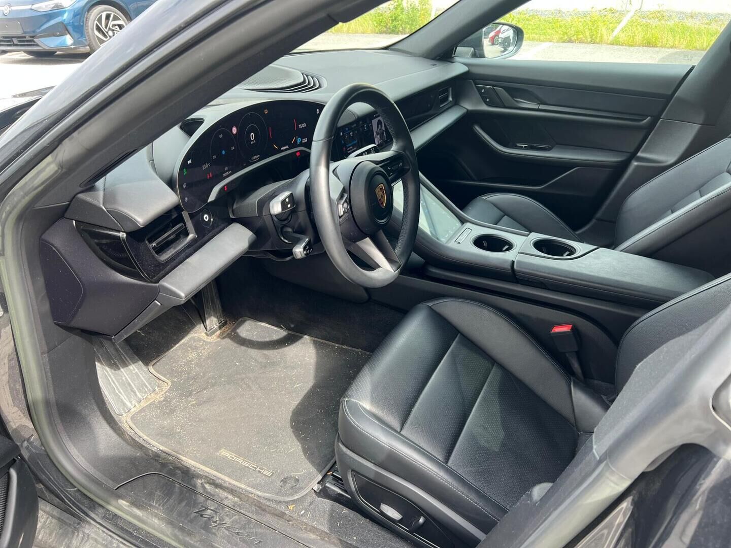 Porsche Taycan 2023 Basic - 2,99 % KORKOTARJOUS TÄHÄN AUTOON - Nahkasisusta / Sähköpenkit / Peruutuskamera / KeyLessGo / Sähköluukku / Navigointi / Merkkihuollot / 2x Renkaat / Näyttävä!