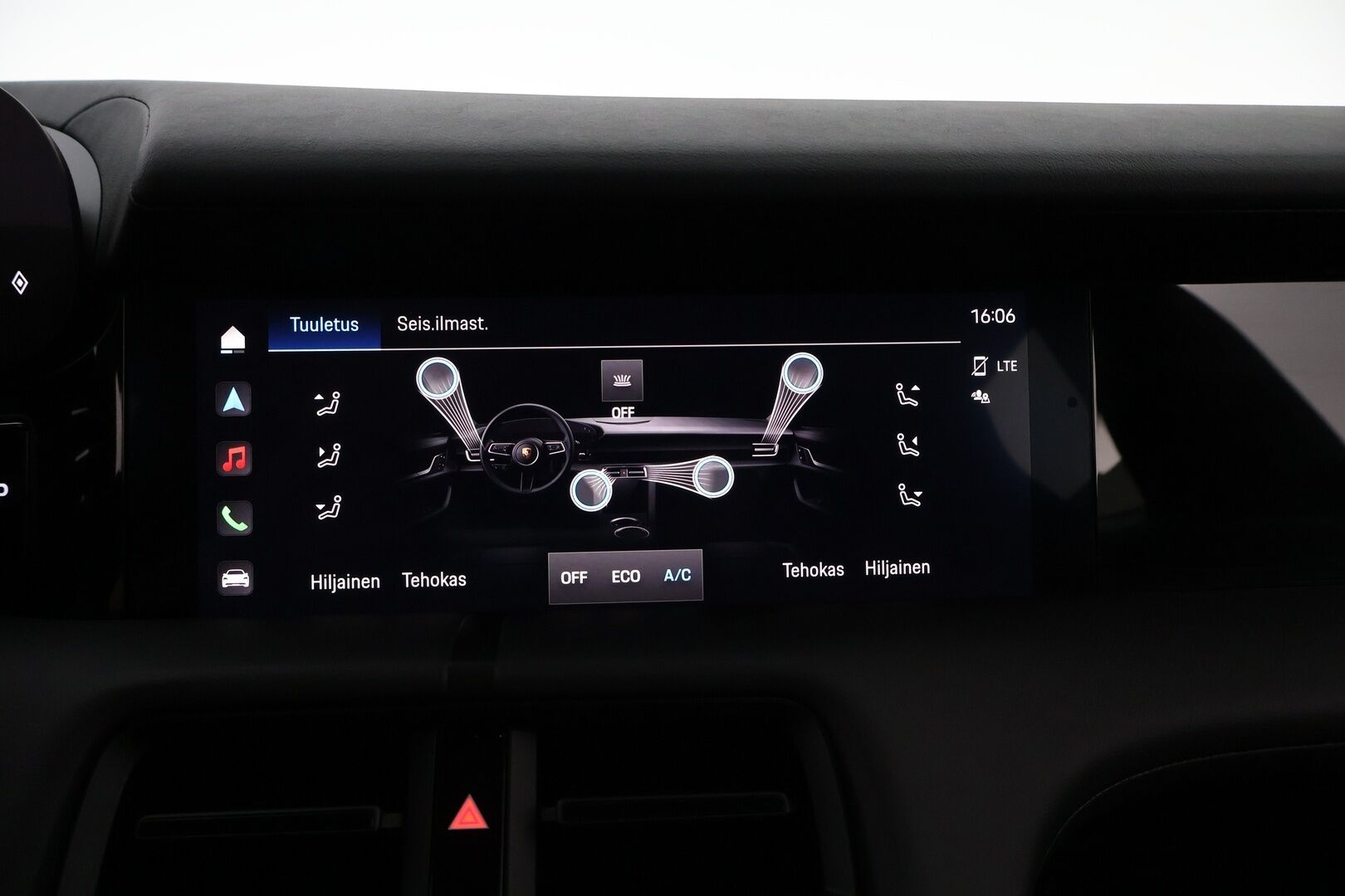 Porsche Taycan 2023 Basic - 2,99 % KORKOTARJOUS TÄHÄN AUTOON - Nahkasisusta / Sähköpenkit / Peruutuskamera / KeyLessGo / Sähköluukku / Navigointi / Merkkihuollot / 2x Renkaat / Näyttävä!
