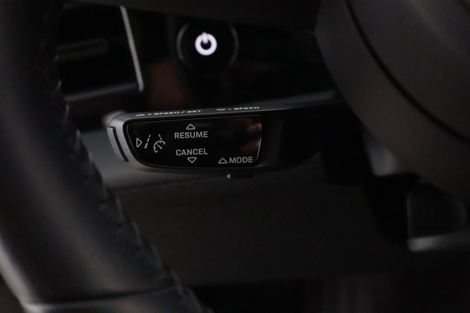 Porsche Taycan 2023 4 Cross Turismo - 2,99 % KORKOTARJOUS TÄHÄN AUTOON - Kreide / Lämpöpumppu / Nahkapenkit Muistilla / Lasikatto / Peruutuskamera / Sport Chrono / Adapt.LED / Näyttävä Yksilö!