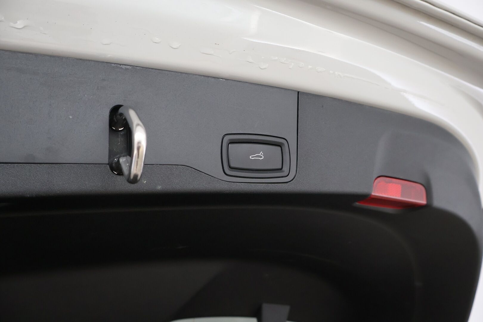 Porsche Taycan 2023 4 Cross Turismo - 2,99 % KORKOTARJOUS TÄHÄN AUTOON - Kreide / Lämpöpumppu / Nahkapenkit Muistilla / Lasikatto / Peruutuskamera / Sport Chrono / Adapt.LED / Näyttävä Yksilö!