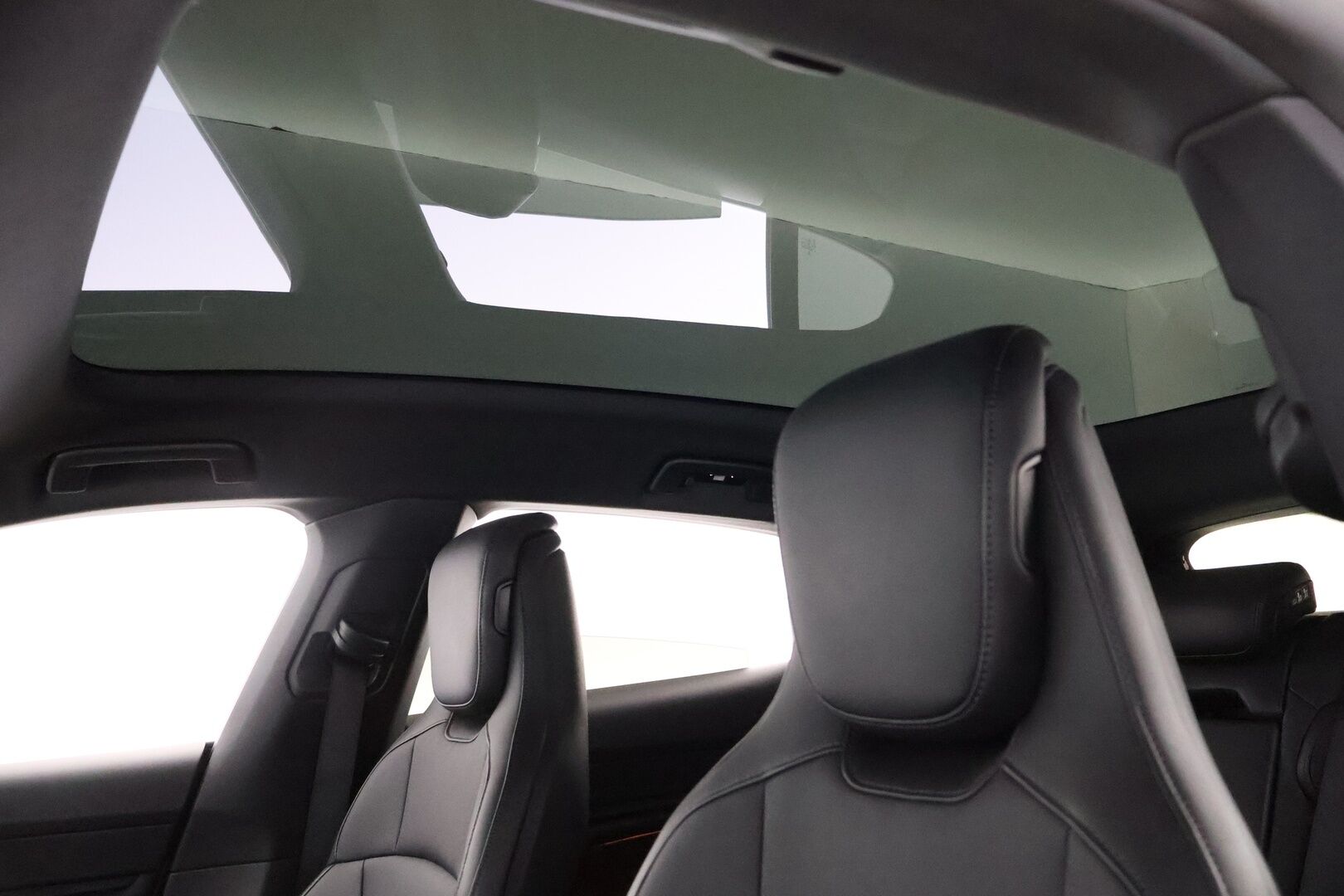 Porsche Taycan 2023 4 Cross Turismo - 2,99 % KORKOTARJOUS TÄHÄN AUTOON - Kreide / Lämpöpumppu / Nahkapenkit Muistilla / Lasikatto / Peruutuskamera / Sport Chrono / Adapt.LED / Näyttävä Yksilö!