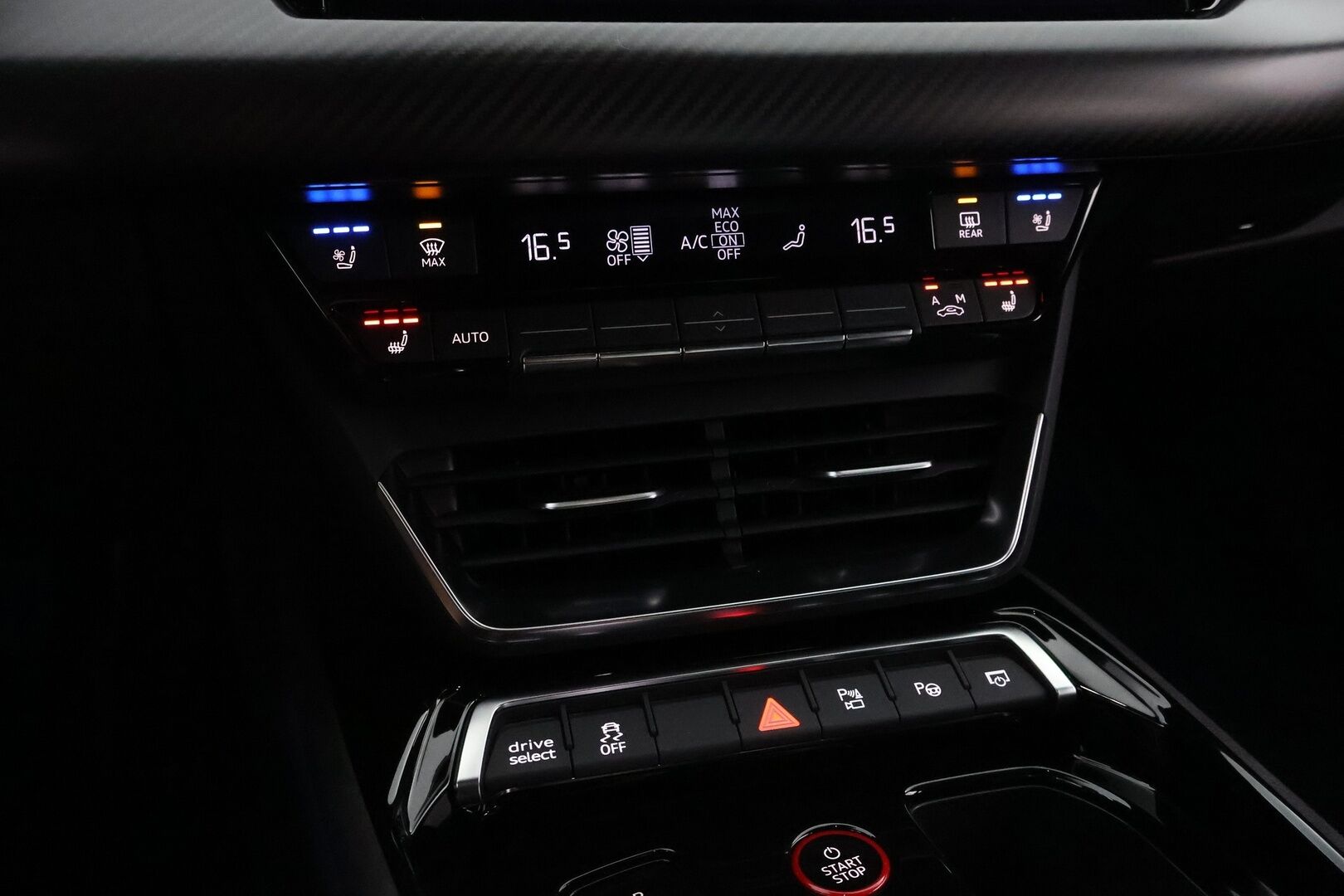Audi e-tron GT RS 2022 quattro - 2,99 % KORKOTARJOUS TÄHÄN AUTOON - Hiilikuitu-paketti / 3D Bang&Olufsen / Hierovat ja ilmastoidut istuimet / ACC / 360° / Matrix / Ilma-alusta / Nelipyöräohjaus / 