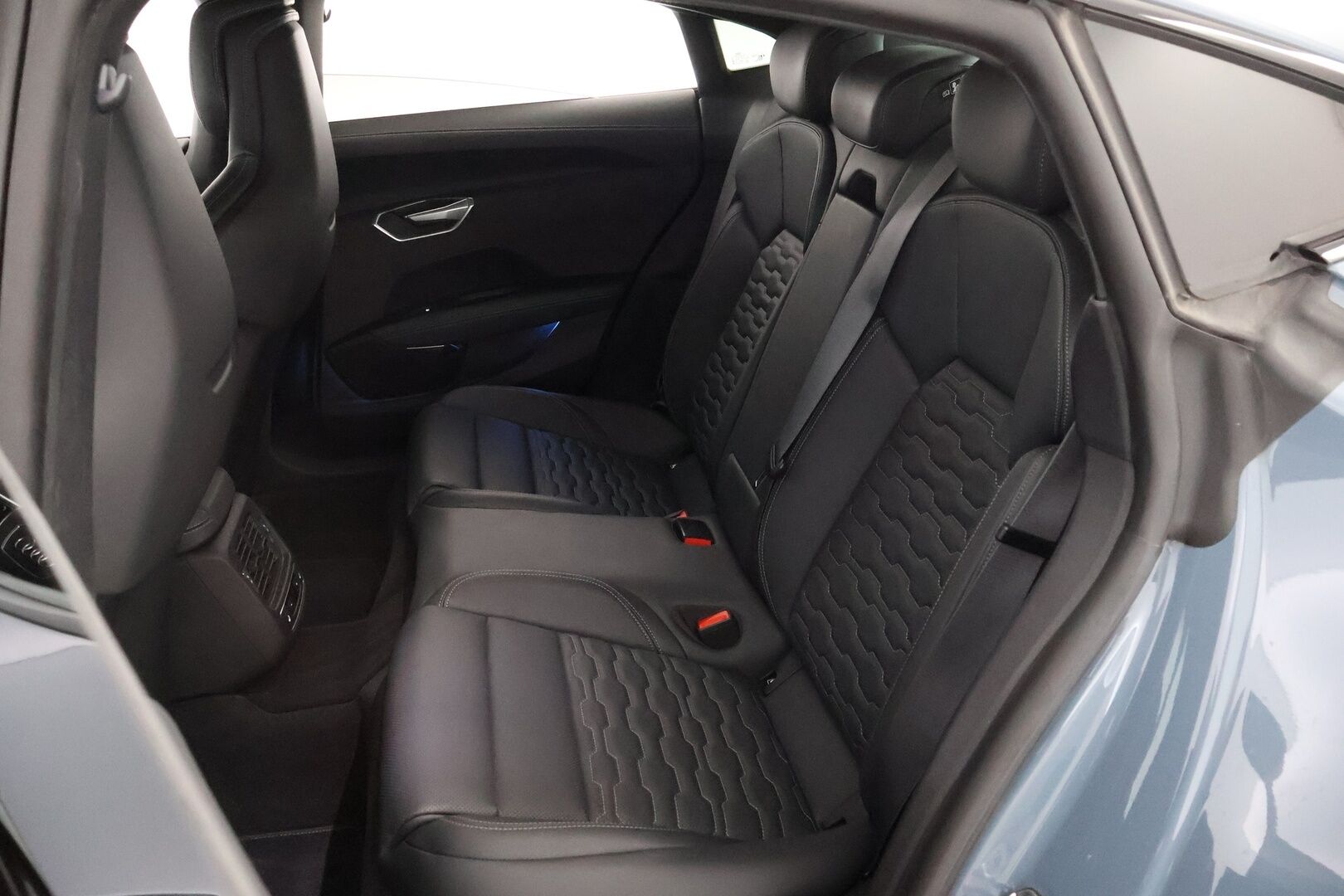 Audi e-tron GT RS 2022 quattro - 2,99 % KORKOTARJOUS TÄHÄN AUTOON - Hiilikuitu-paketti / 3D Bang&Olufsen / Hierovat ja ilmastoidut istuimet / ACC / 360° / Matrix / Ilma-alusta / Nelipyöräohjaus / 