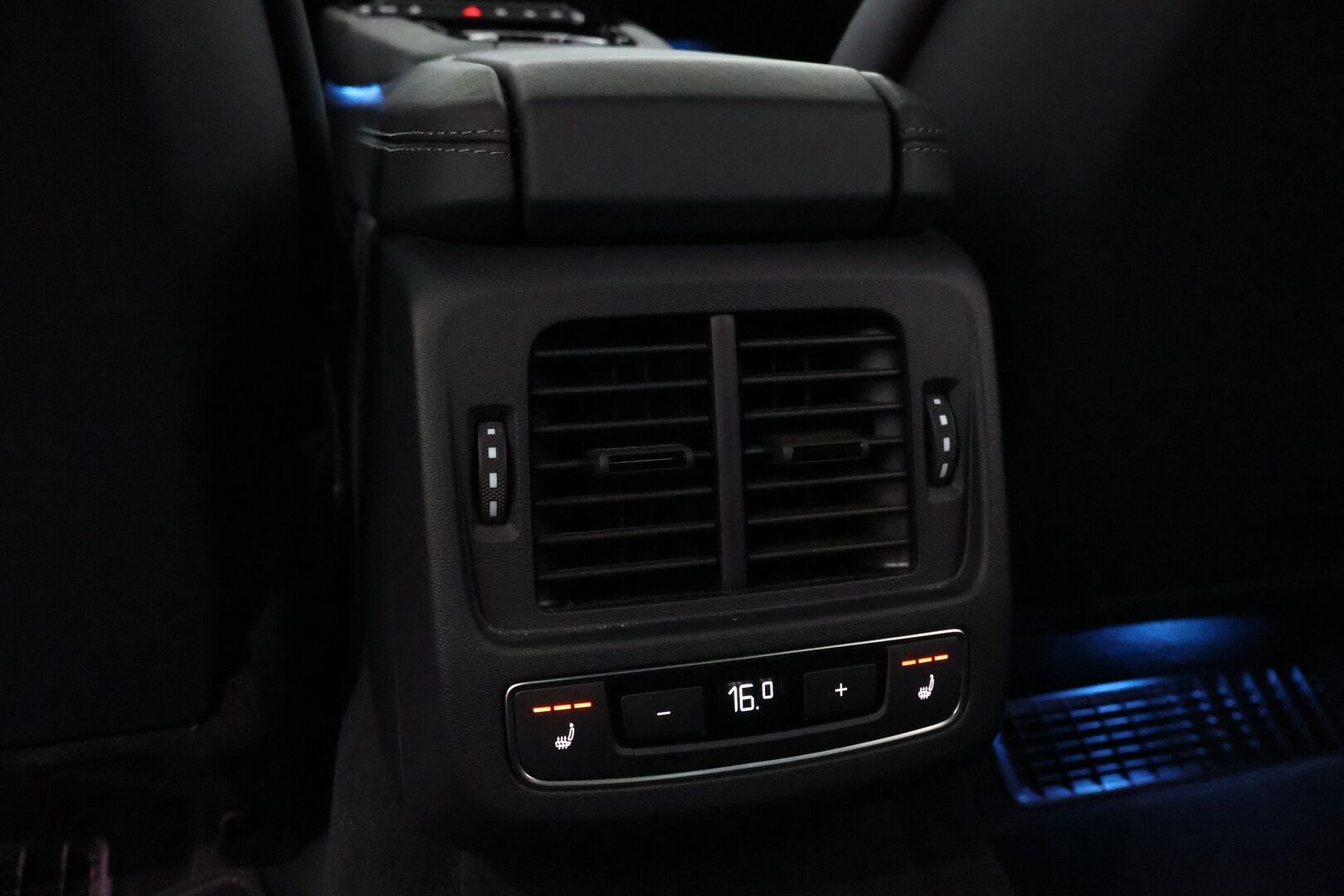 Audi e-tron GT RS 2022 quattro - 2,99 % KORKOTARJOUS TÄHÄN AUTOON - Hiilikuitu-paketti / 3D Bang&Olufsen / Hierovat ja ilmastoidut istuimet / ACC / 360° / Matrix / Ilma-alusta / Nelipyöräohjaus / 