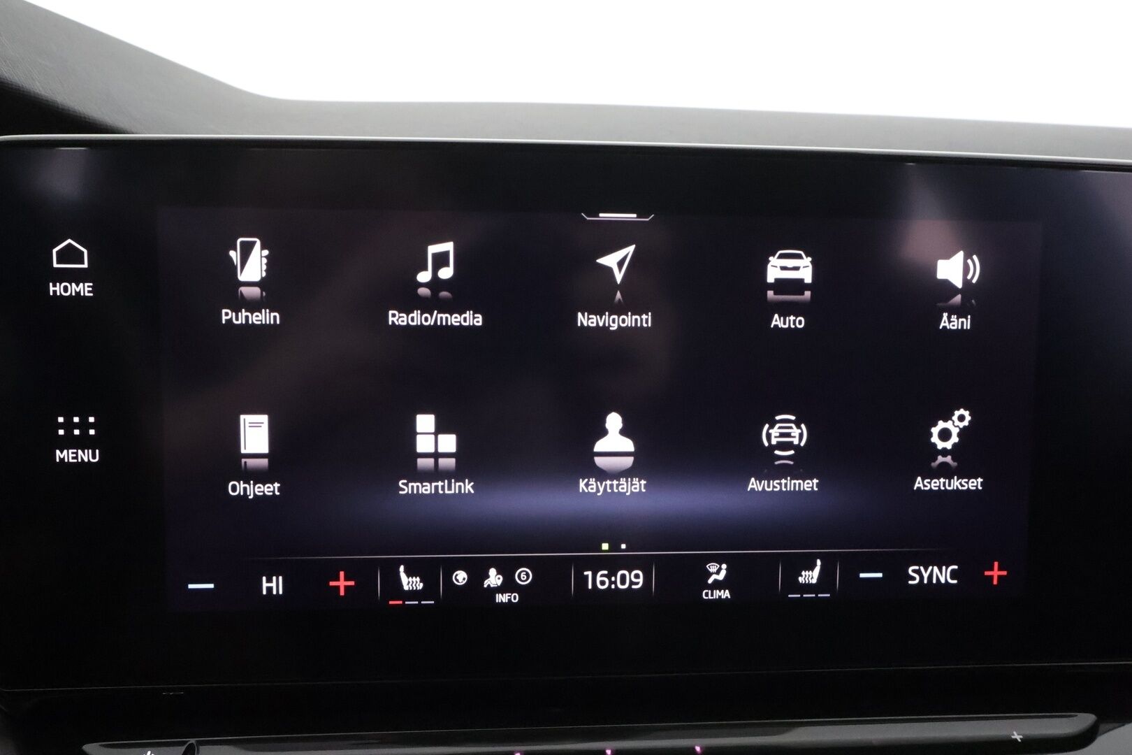 Skoda Octavia 2023 Combi 2.0 TDI 150 4x4 Ambition DSG - | 1.om Suomi.auto | Matrix Crystal LED | Webasto | Hierovat penkit | Koukku | Vakkari | P.tutkat | KeylessGo | LED | Keyless GO | Lämm. tuulilasi | Ratinlämmitin |