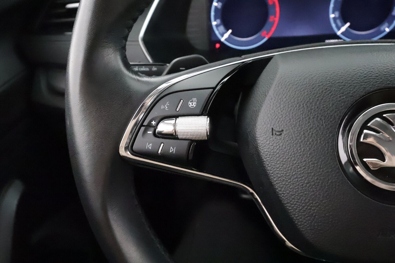 Skoda Octavia 2023 Combi 2.0 TDI 150 4x4 Ambition DSG - | 1.om Suomi.auto | Matrix Crystal LED | Webasto | Hierovat penkit | Koukku | Vakkari | P.tutkat | KeylessGo | LED | Keyless GO | Lämm. tuulilasi | Ratinlämmitin |