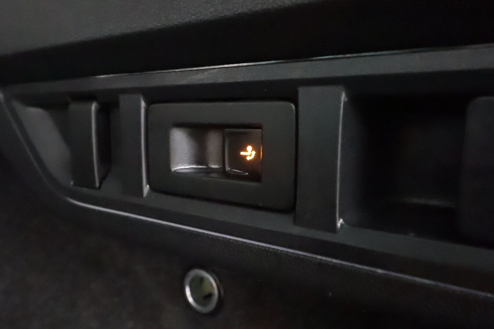 Skoda Octavia 2023 Combi 2.0 TDI 150 4x4 Ambition DSG * Webasto / Hierovat penkit / Koukku / Vakkari / P.tutkat / KeylessGo / LED * - 1.Om Suomi-auto / Kahdet renkaat aluvanteilla / Merkkihuollettu - HULLUT AVAJAISHULINAT KORKOTARJOUS 3,29 %