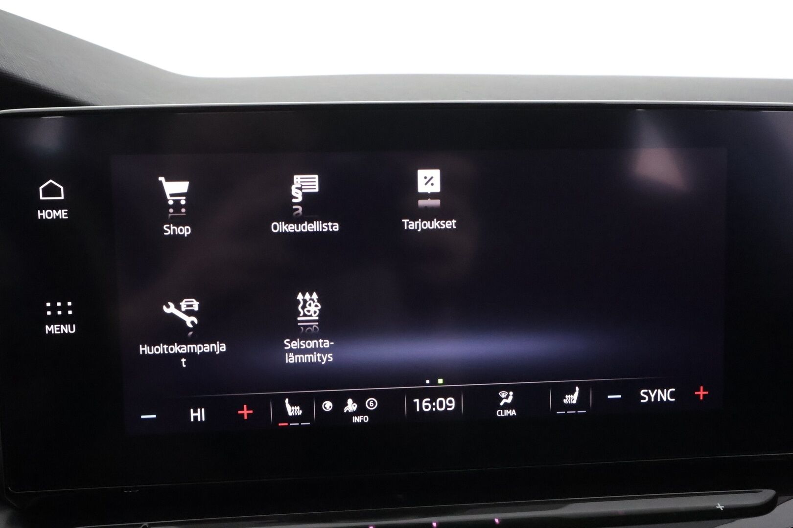Skoda Octavia 2023 Combi 2.0 TDI 150 4x4 Ambition DSG - | 1.om Suomi.auto | Matrix Crystal LED | Webasto | Hierovat penkit | Koukku | Vakkari | P.tutkat | KeylessGo | LED | Keyless GO | Lämm. tuulilasi | Ratinlämmitin |