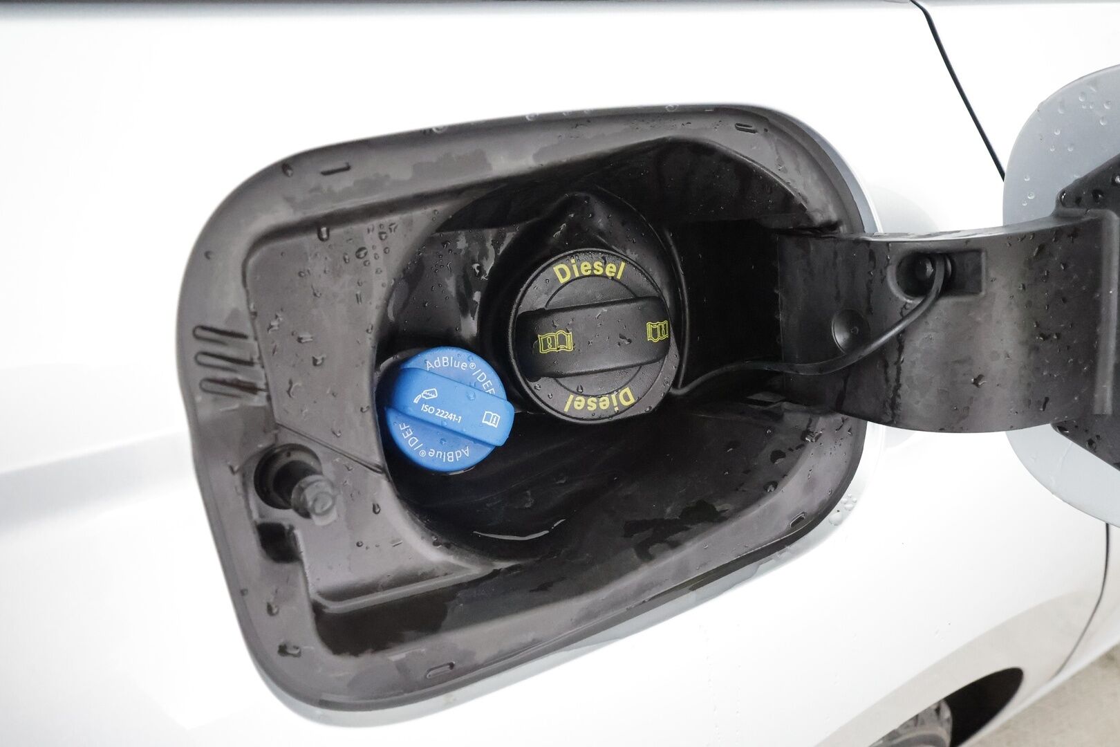 Skoda Octavia 2023 Combi 2.0 TDI 150 4x4 Ambition DSG * Webasto / Hierovat penkit / Koukku / Vakkari / P.tutkat / KeylessGo / LED * - 1.Om Suomi-auto / Kahdet renkaat aluvanteilla / Merkkihuollettu - HULLUT AVAJAISHULINAT KORKOTARJOUS 3,29 %