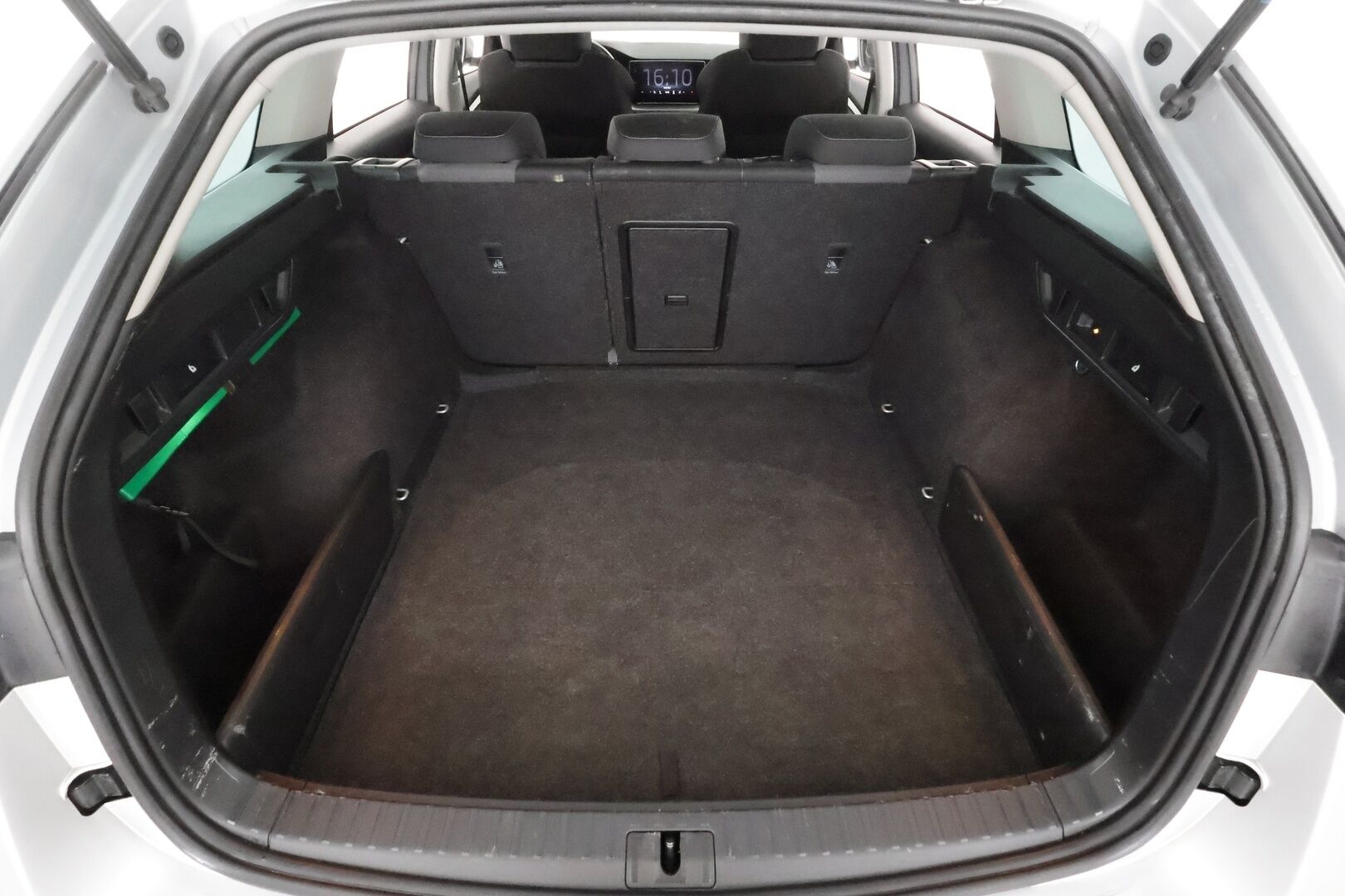 Skoda Octavia 2023 Combi 2.0 TDI 150 4x4 Ambition DSG * Webasto / Hierovat penkit / Koukku / Vakkari / P.tutkat / KeylessGo / LED * - 1.Om Suomi-auto / Kahdet renkaat aluvanteilla / Merkkihuollettu - HULLUT AVAJAISHULINAT KORKOTARJOUS 3,29 %