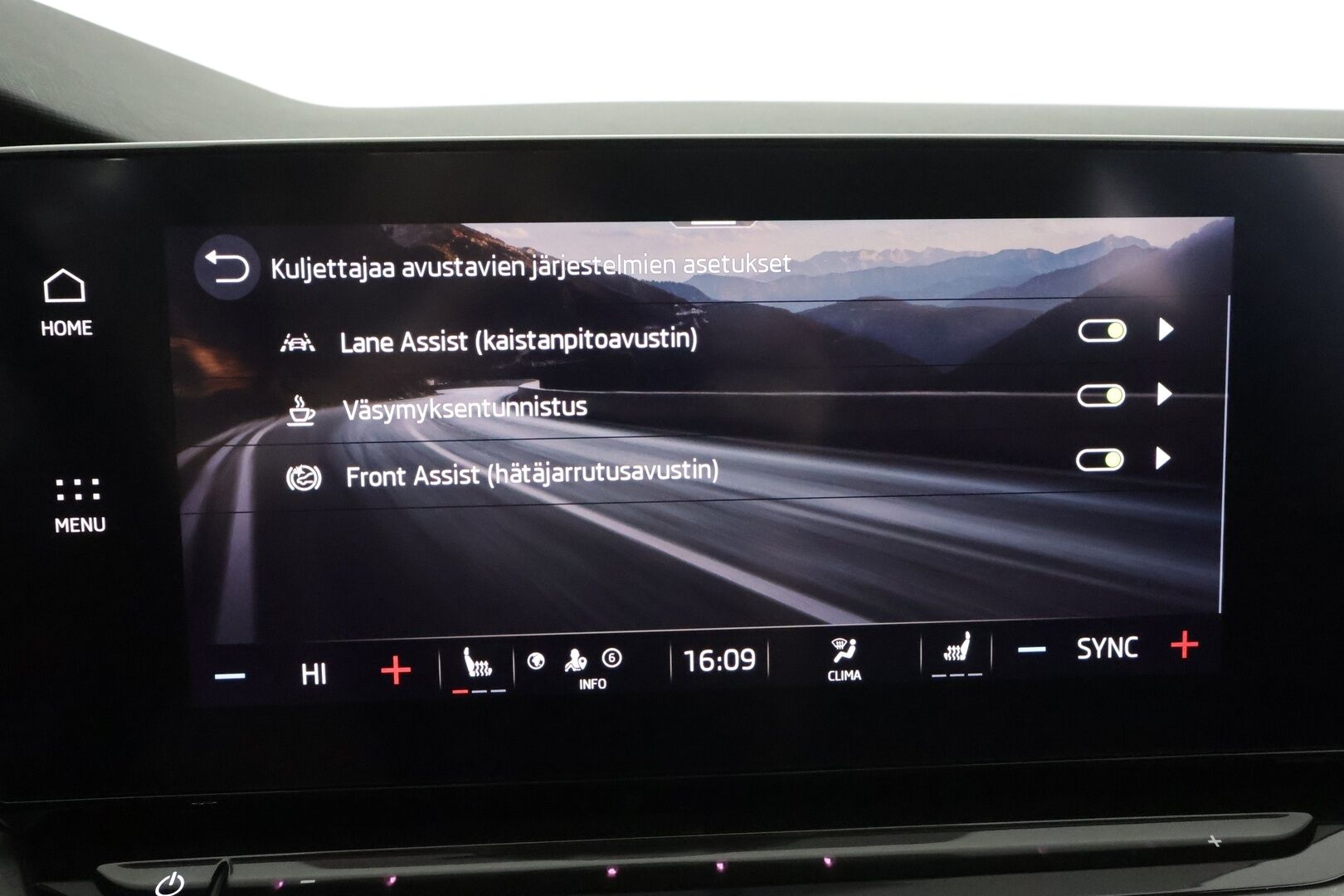 Skoda Octavia 2023 Combi 2.0 TDI 150 4x4 Ambition DSG - | 1.om Suomi.auto | Matrix Crystal LED | Webasto | Hierovat penkit | Koukku | Vakkari | P.tutkat | KeylessGo | LED | Keyless GO | Lämm. tuulilasi | Ratinlämmitin |