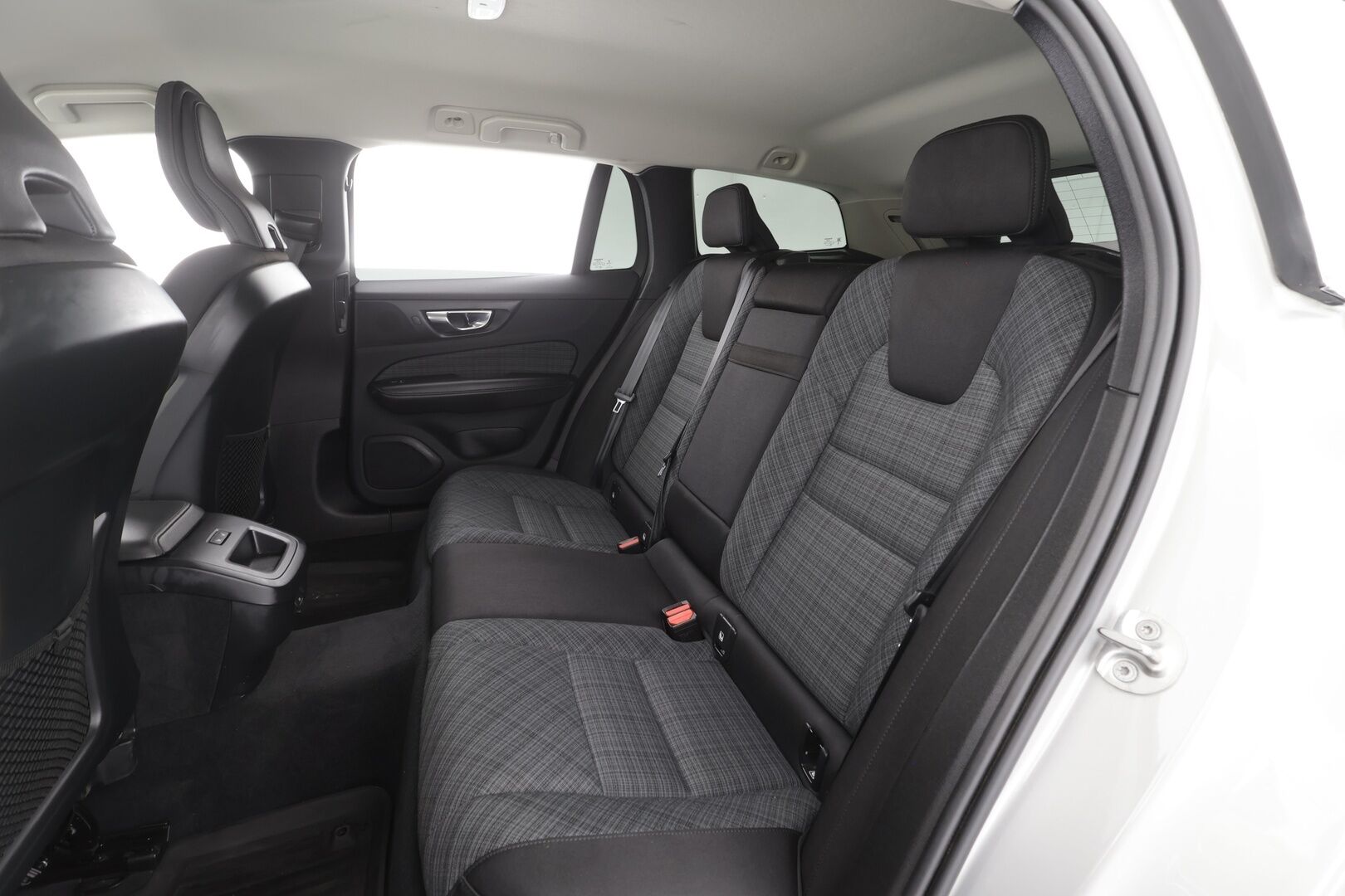 Volvo V60 2023 B3 MHEV Business Core DCT aut - | ACC | Webasto | P.Kamera | BLIS | LED | Navi | Facelift | Keyless | Ratinlämmitin | Sähköluukku | Suomi-auto | Kahdet renkaat aluvanteilla | Merkkihuollettu |