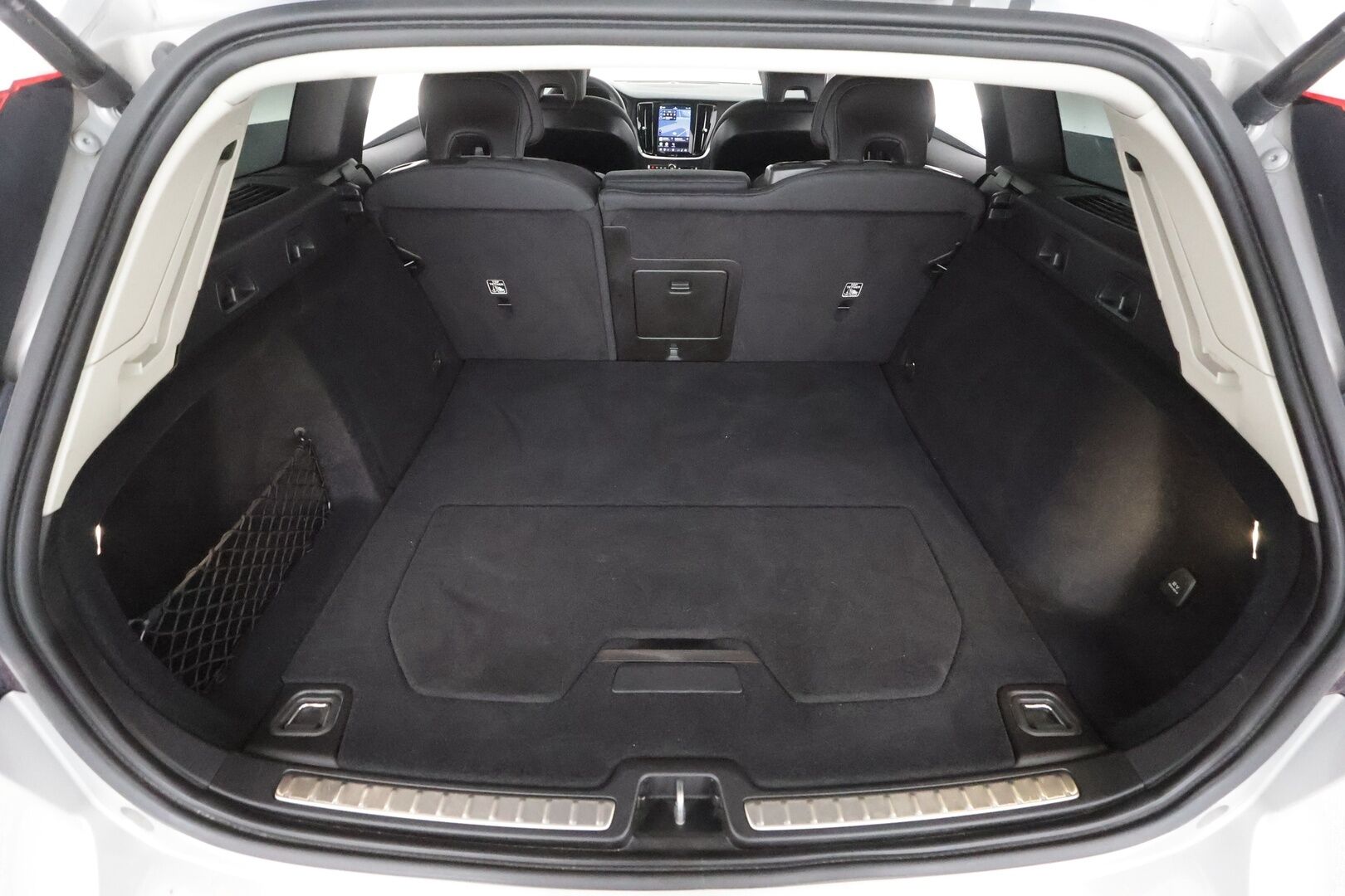 Volvo V60 2023 B3 MHEV Business Core DCT aut - | ACC | Webasto | P.Kamera | BLIS | LED | Navi | Facelift | Keyless | Ratinlämmitin | Sähköluukku | Suomi-auto | Kahdet renkaat aluvanteilla | Merkkihuollettu |