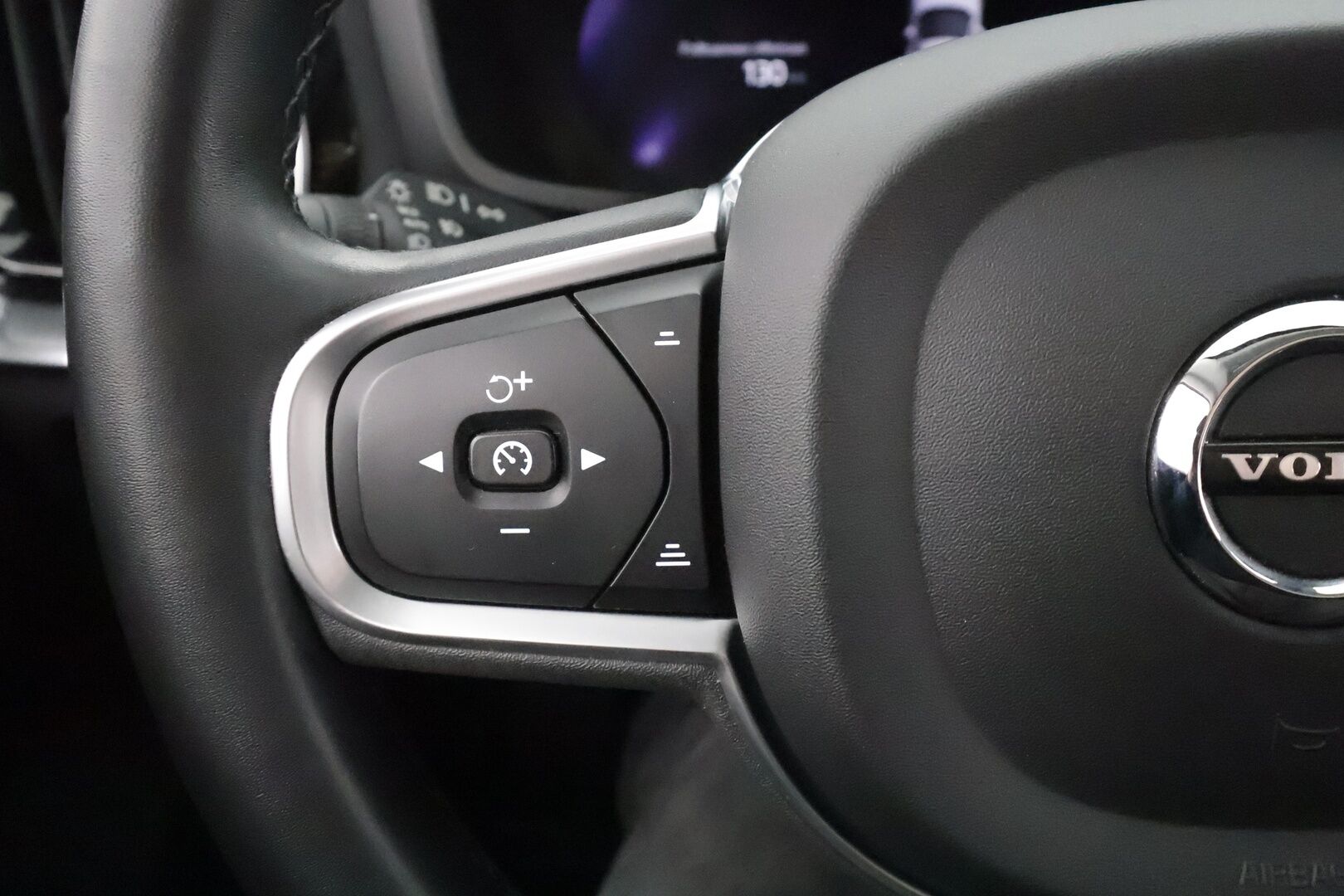 Volvo V60 2023 B3 MHEV Business Core DCT aut - | ACC | Webasto | P.Kamera | BLIS | LED | Navi | Facelift | Keyless | Ratinlämmitin | Sähköluukku | Suomi-auto | Kahdet renkaat aluvanteilla | Merkkihuollettu |