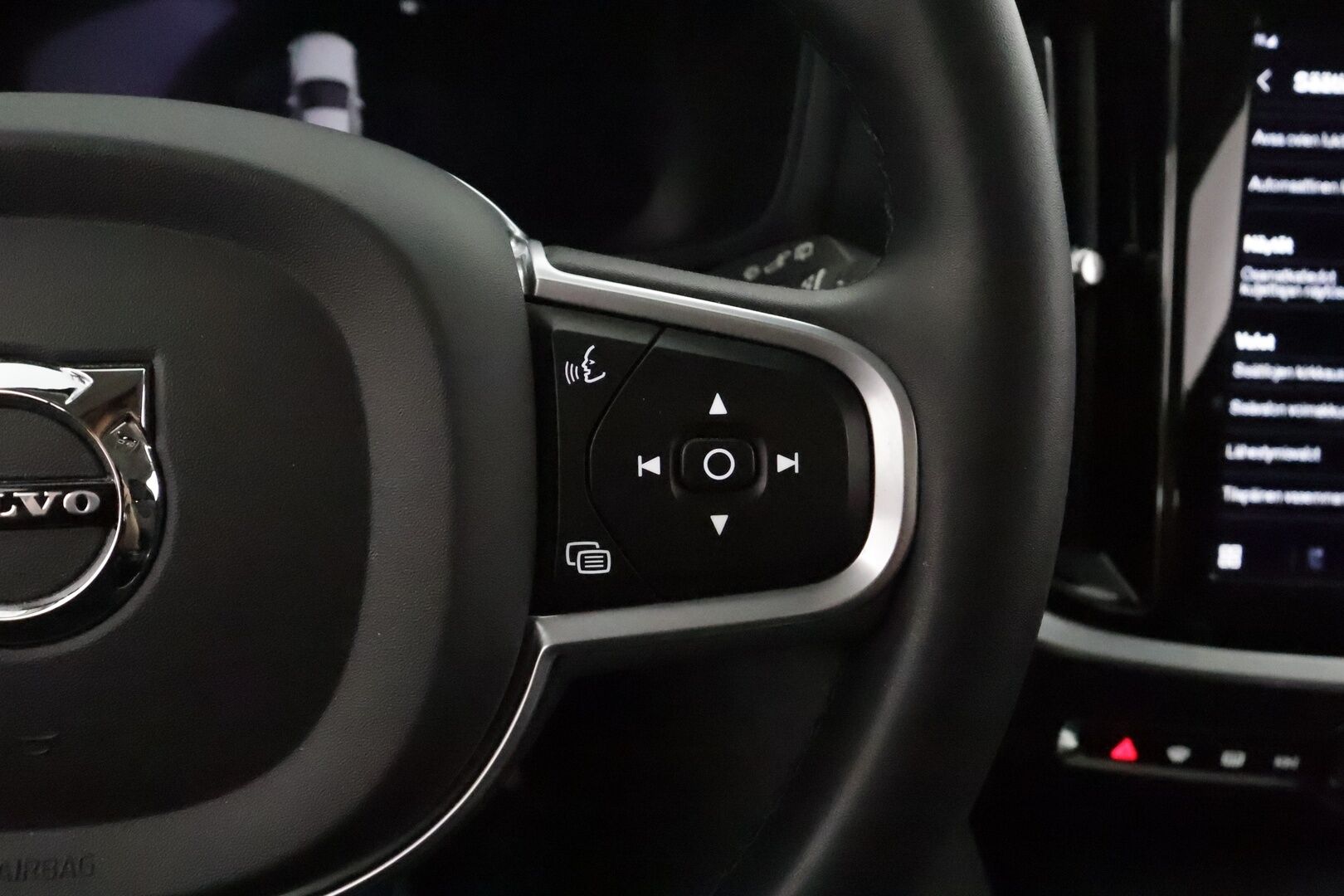 Volvo V60 2023 B3 MHEV Business Core DCT aut **Pa-lisälämmitin / Koukku / Adapt.Vakkari / P.kamera / Kaistavahti / Navi / Keyless** - 3,99 % KORKOTARJOUS TÄHÄN AUTOON - 1-om Suomi-auto / Kahdet Renkaat