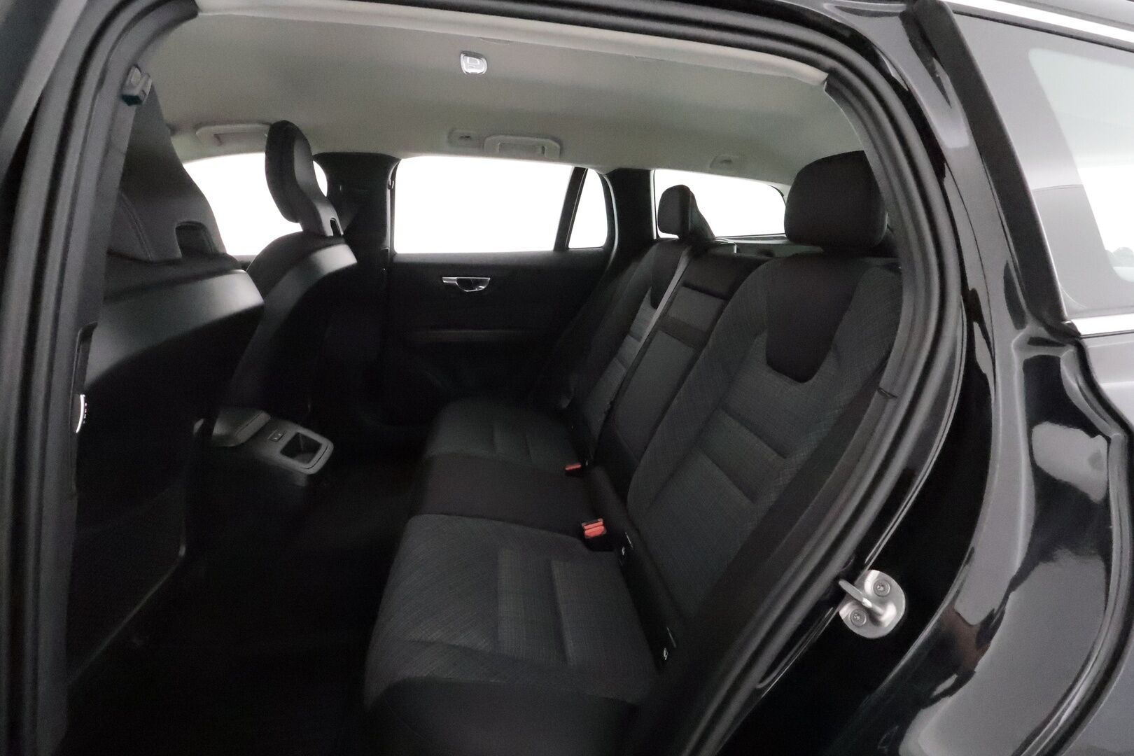 Volvo V60 2023 B3 MHEV Business Core DCT aut **Pa-lisälämmitin / Koukku / Adapt.Vakkari / P.kamera / Kaistavahti / Navi / Keyless** - 3,99 % KORKOTARJOUS TÄHÄN AUTOON - 1-om Suomi-auto / Kahdet Renkaat