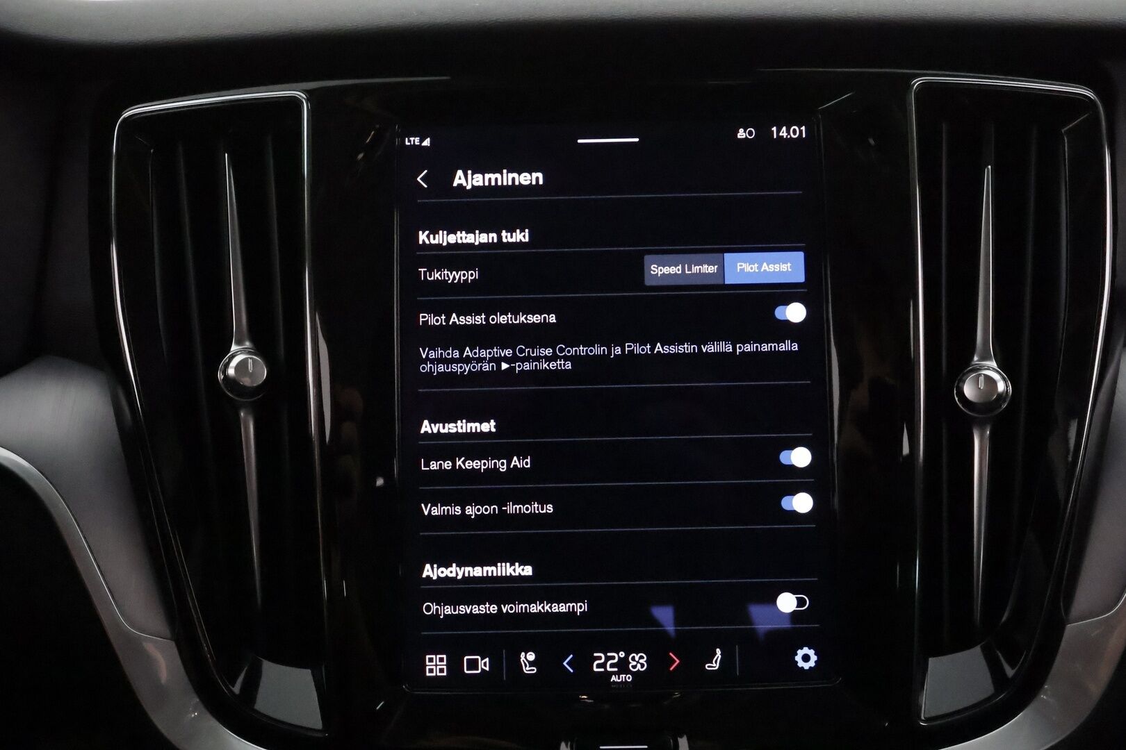 Volvo V60 2023 B3 MHEV Business Core DCT aut **Pa-lisälämmitin / Koukku / Adapt.Vakkari / P.kamera / Kaistavahti / Navi / Keyless** - 3,99 % KORKOTARJOUS TÄHÄN AUTOON - 1-om Suomi-auto / Kahdet Renkaat
