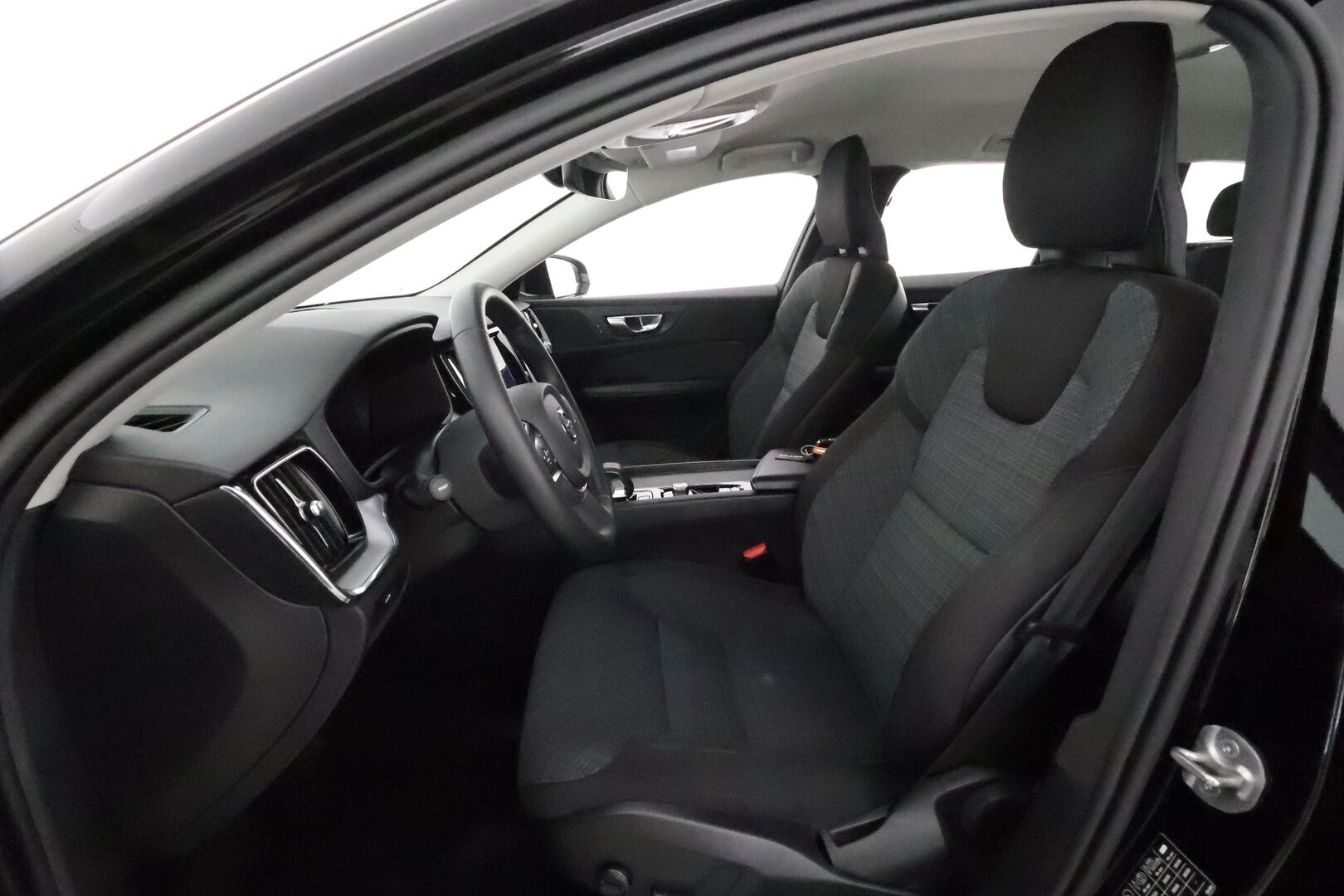 Volvo V60 2023 B3 MHEV Business Core DCT aut **Pa-lisälämmitin / Koukku / Adapt.Vakkari / P.kamera / Kaistavahti / Navi / Keyless** - 3,99 % KORKOTARJOUS TÄHÄN AUTOON - 1-om Suomi-auto / Kahdet Renkaat