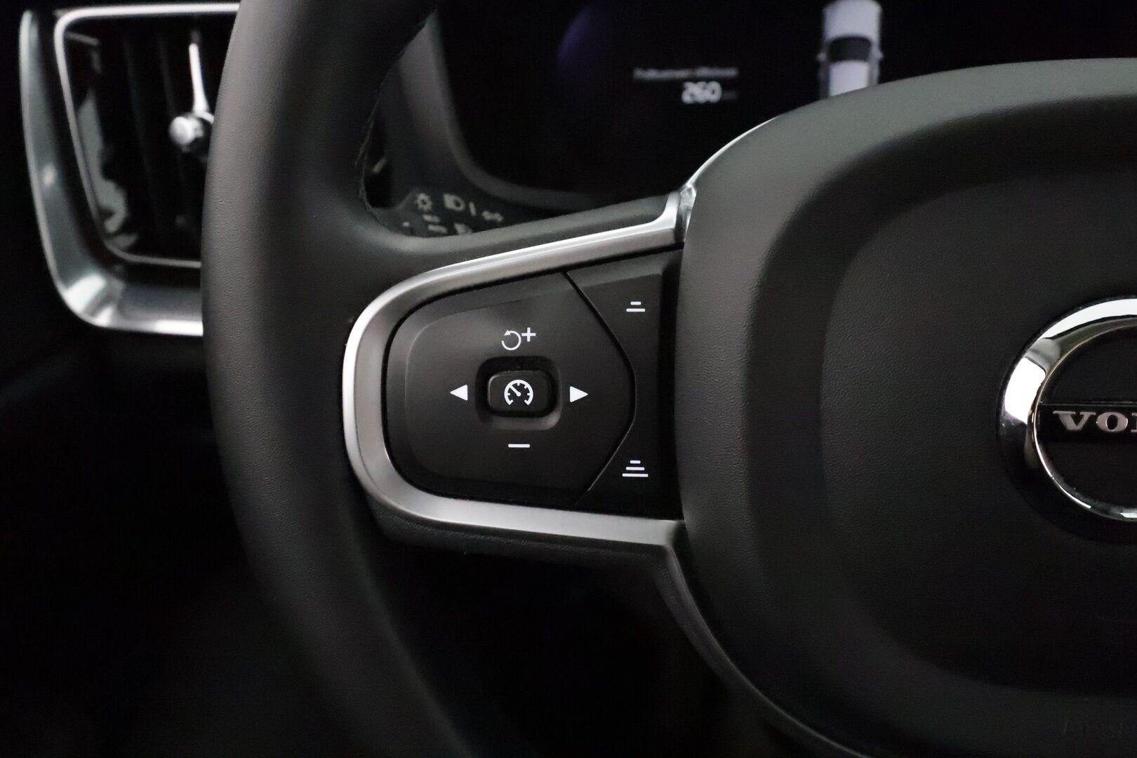 Volvo V60 2023 B3 MHEV Business Core DCT aut **Pa-lisälämmitin / Koukku / Adapt.Vakkari / P.kamera / Kaistavahti / Navi / Keyless** - 3,99 % KORKOTARJOUS TÄHÄN AUTOON - 1-om Suomi-auto / Kahdet Renkaat