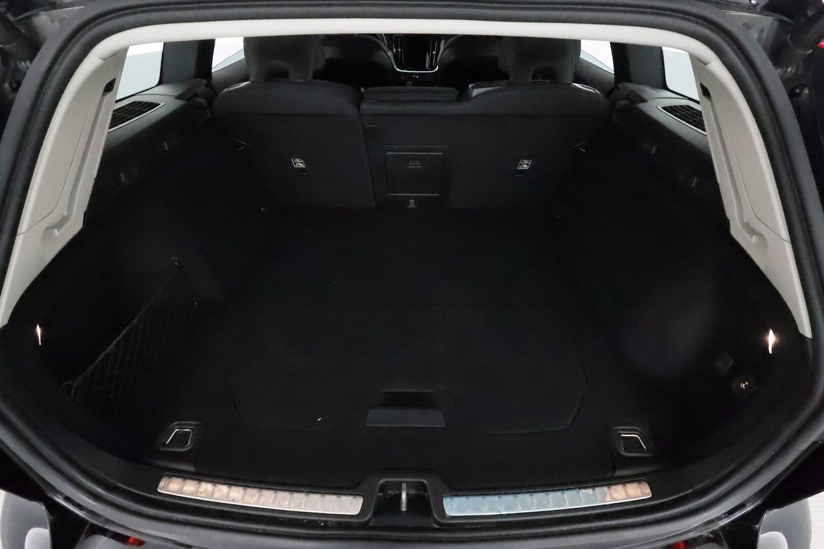 Volvo V60 2023 B3 MHEV Business Core DCT aut **Pa-lisälämmitin / Koukku / Adapt.Vakkari / P.kamera / Kaistavahti / Navi / Keyless** - 3,99 % KORKOTARJOUS TÄHÄN AUTOON - 1-om Suomi-auto / Kahdet Renkaat
