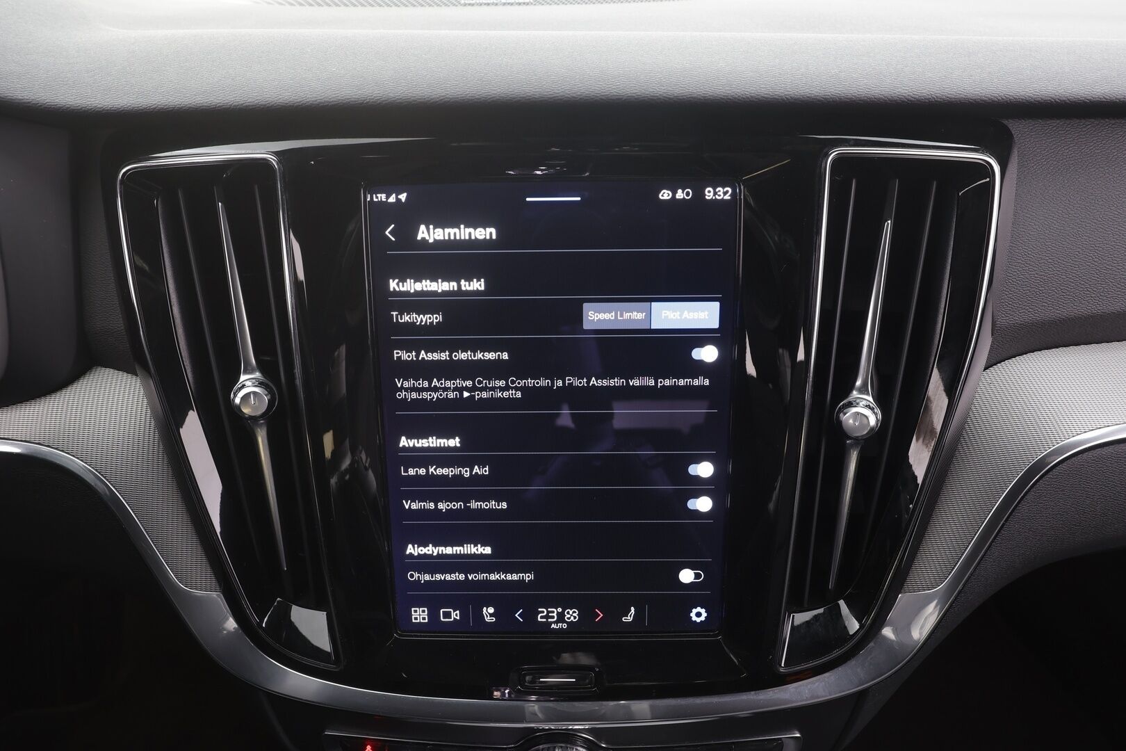 Volvo V60 2023 B4 MHEV Business Plus Dark DCT aut - ACC | Webasto | Full-LED | H/K | Muistipenkit | P.Kamera | Puolinahat | Keyless | Apple&Android | 1.Om Suomi-auto | Kahdet Renkaat | Merkkihuollettu