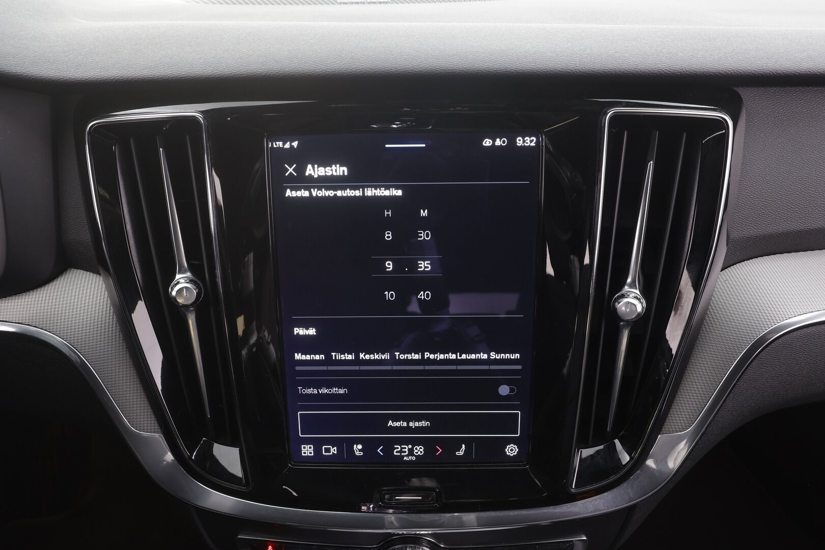 Volvo V60 2023 B4 MHEV Business Plus Dark DCT aut - | ACC | Webasto | Full-LED | H/K | Muistipenkit | P.Kamera | Puolinahat | Keyless | Apple&Android | 1.Om Suomi-auto | Kahdet Renkaat | Merkkihuollettu |