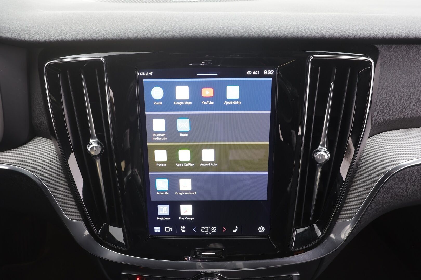 Volvo V60 2023 B4 MHEV Business Plus Dark DCT aut - | ACC | Webasto | Full-LED | H/K | Muistipenkit | P.Kamera | Puolinahat | Keyless | Apple&Android | 1.Om Suomi-auto | Kahdet Renkaat | Merkkihuollettu |