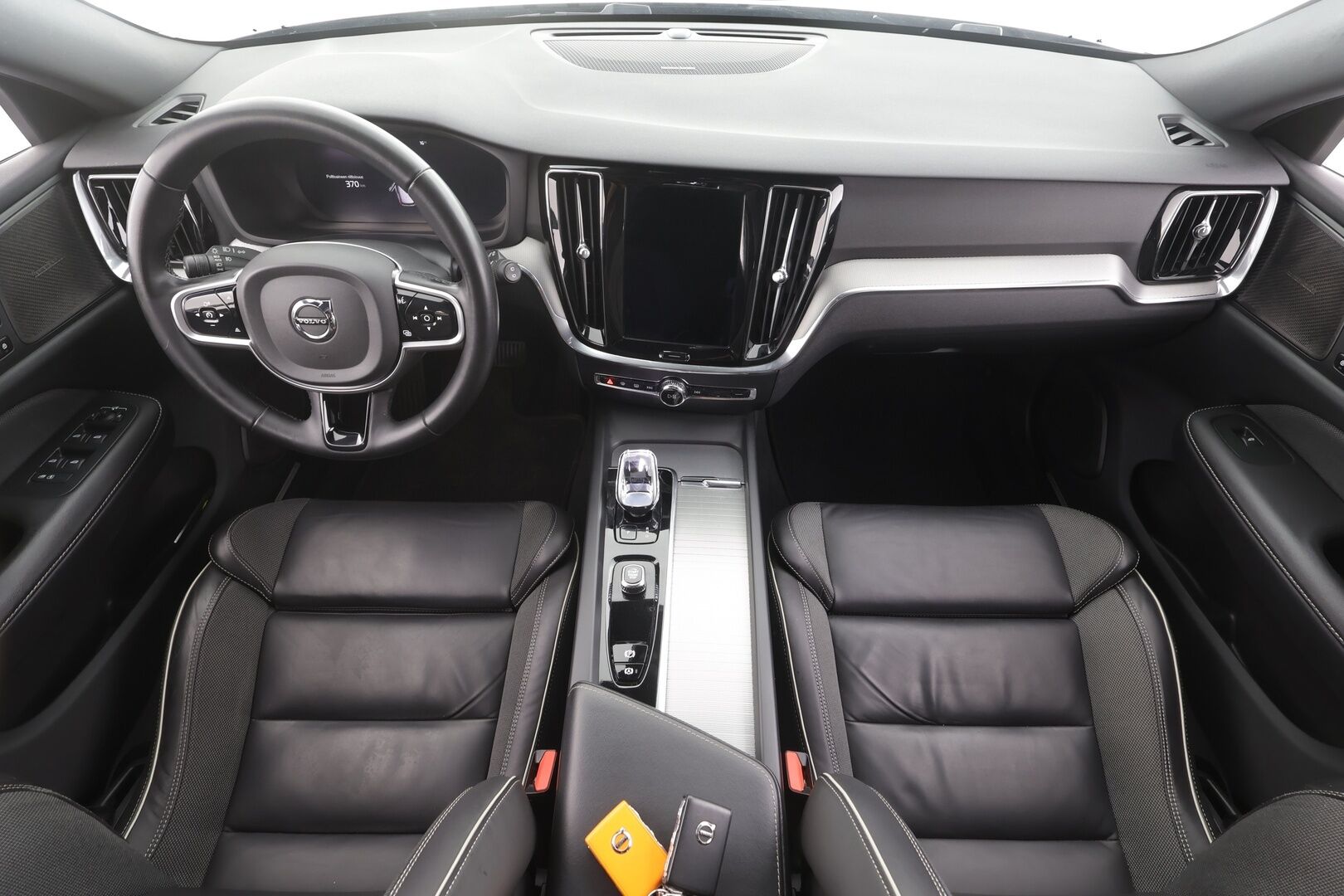 Volvo V60 2023 B4 MHEV Business Plus Dark DCT aut - | ACC | Webasto | Full-LED | H/K | Muistipenkit | P.Kamera | Puolinahat | Keyless | Apple&Android | 1.Om Suomi-auto | Kahdet Renkaat | Merkkihuollettu |