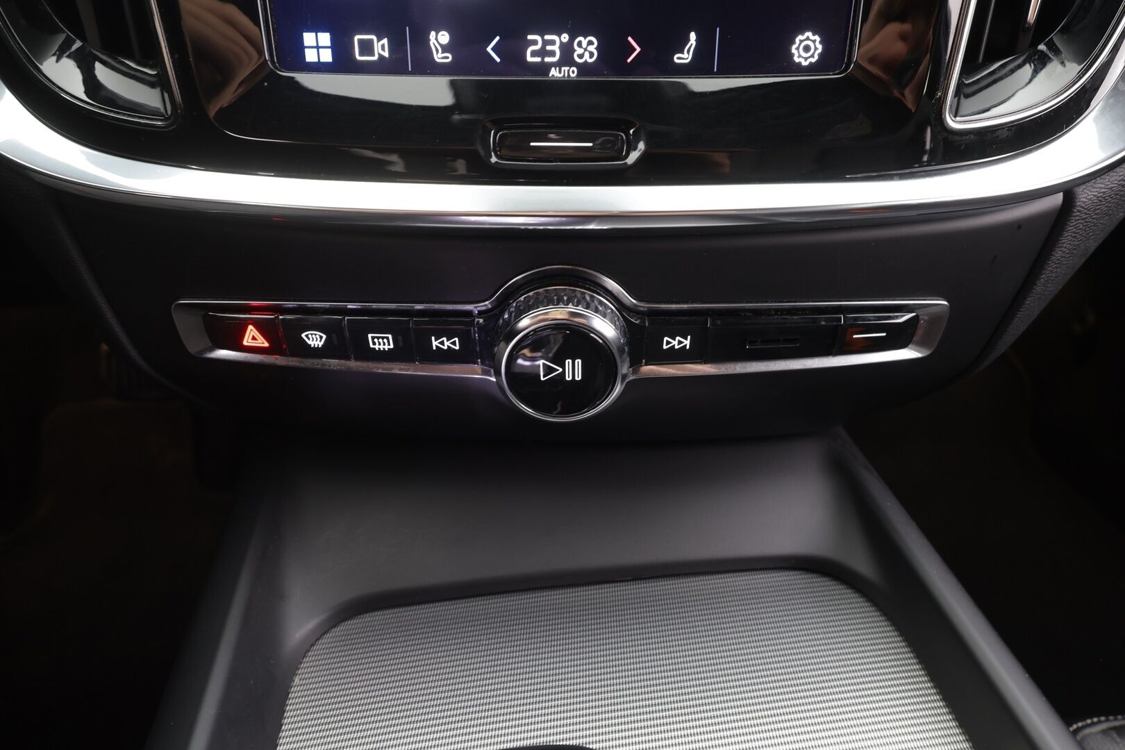 Volvo V60 2023 B4 MHEV Business Plus Dark DCT aut - ACC | Webasto | Full-LED | H/K | Muistipenkit | P.Kamera | Puolinahat | Keyless | Apple&Android | 1.Om Suomi-auto | Kahdet Renkaat | Merkkihuollettu