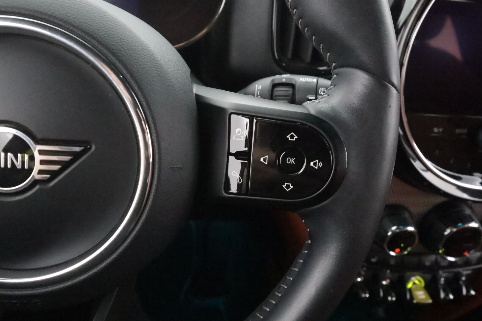 MINI Countryman 2023 Cooper SE ALL4 A Maximise - | ACC | Facelift | HUD | Ruskeat nahat | Sporttipenkit | P.kamera | Ambient | P.tutkat | Sähk. takaluukku | Navi | 1-om suomiauto | Merkkihuollot | ALV |