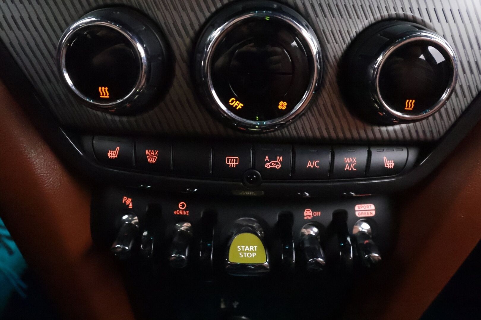 MINI Countryman 2023 Cooper SE ALL4 A Maximise - | ACC | Facelift | HUD | Ruskeat nahat | Sporttipenkit | P.kamera | Ambient | P.tutkat | Sähk. takaluukku | Navi | 1-om suomiauto | Merkkihuollot | ALV |