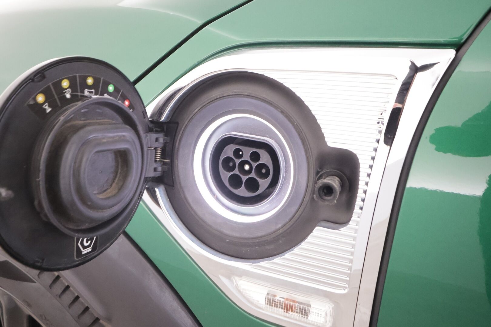 MINI Countryman 2023 Cooper SE ALL4 A Maximise - | ACC | Facelift | HUD | Ruskeat nahat | Sporttipenkit | P.kamera | Ambient | P.tutkat | Sähk. takaluukku | Navi | 1-om suomiauto | Merkkihuollot | ALV |