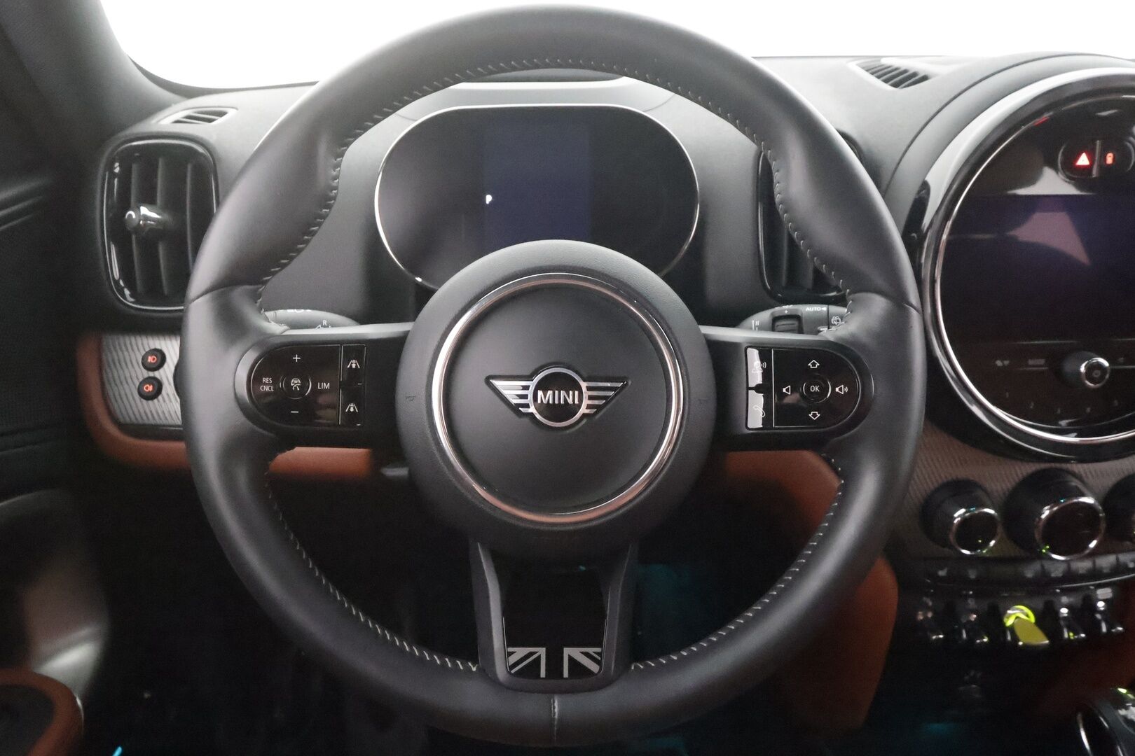 MINI Countryman 2023 Cooper SE ALL4 A Maximise - | ACC | Facelift | HUD | Ruskeat nahat | Sporttipenkit | P.kamera | Ambient | P.tutkat | Sähk. takaluukku | Navi | 1-om suomiauto | Merkkihuollot | ALV |