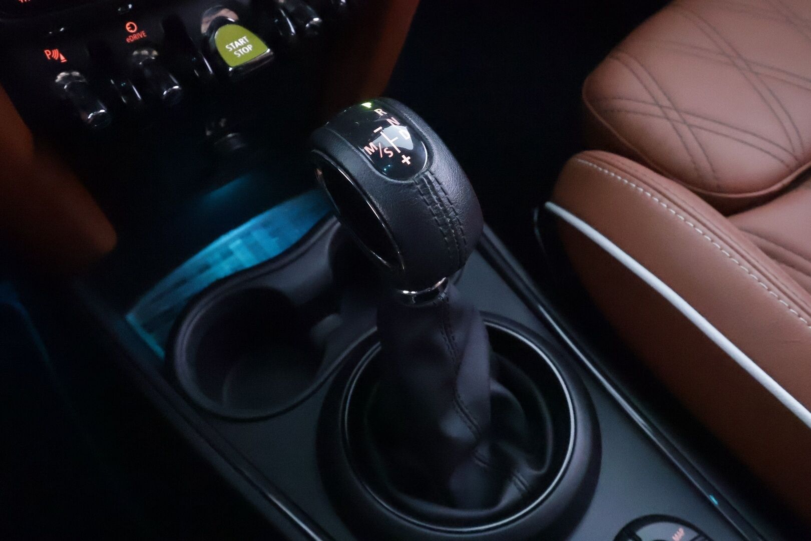 MINI Countryman 2023 Cooper SE ALL4 A Maximise - | ACC | Facelift | HUD | Ruskeat nahat | Sporttipenkit | P.kamera | Ambient | P.tutkat | Sähk. takaluukku | Navi | 1-om suomiauto | Merkkihuollot | ALV |
