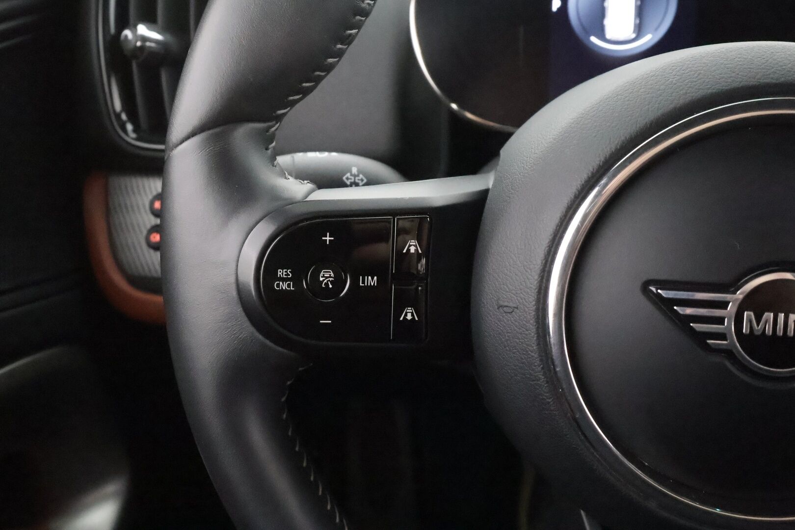 MINI Countryman 2023 Cooper SE ALL4 A Maximise - | ACC | Facelift | HUD | Ruskeat nahat | Sporttipenkit | P.kamera | Ambient | P.tutkat | Sähk. takaluukku | Navi | 1-om suomiauto | Merkkihuollot | ALV |