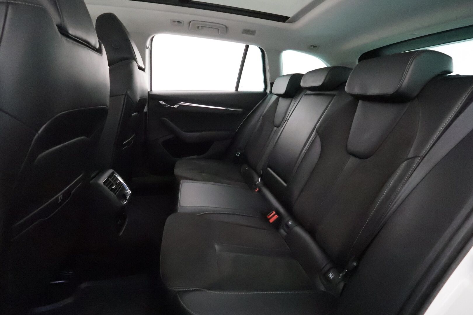 Skoda Octavia 2021 Combi 1,4 TSI PHEV Style iV DSG - Panorama / Webasto / Matrix-LED / ACC / Muistipenkit / P.Kamera / Nahka-acantara / Navi / Kaistavahti**