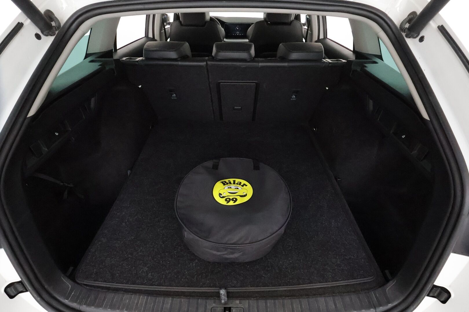 Skoda Octavia 2021 Combi 1,4 TSI PHEV Style iV DSG **Panorama / Webasto / Matrix-LED / ACC / Muistipenkit / P.Kamera / Navi / Kaistavahti** - 2x Latauskaapelit / Kahdet Renkaat
