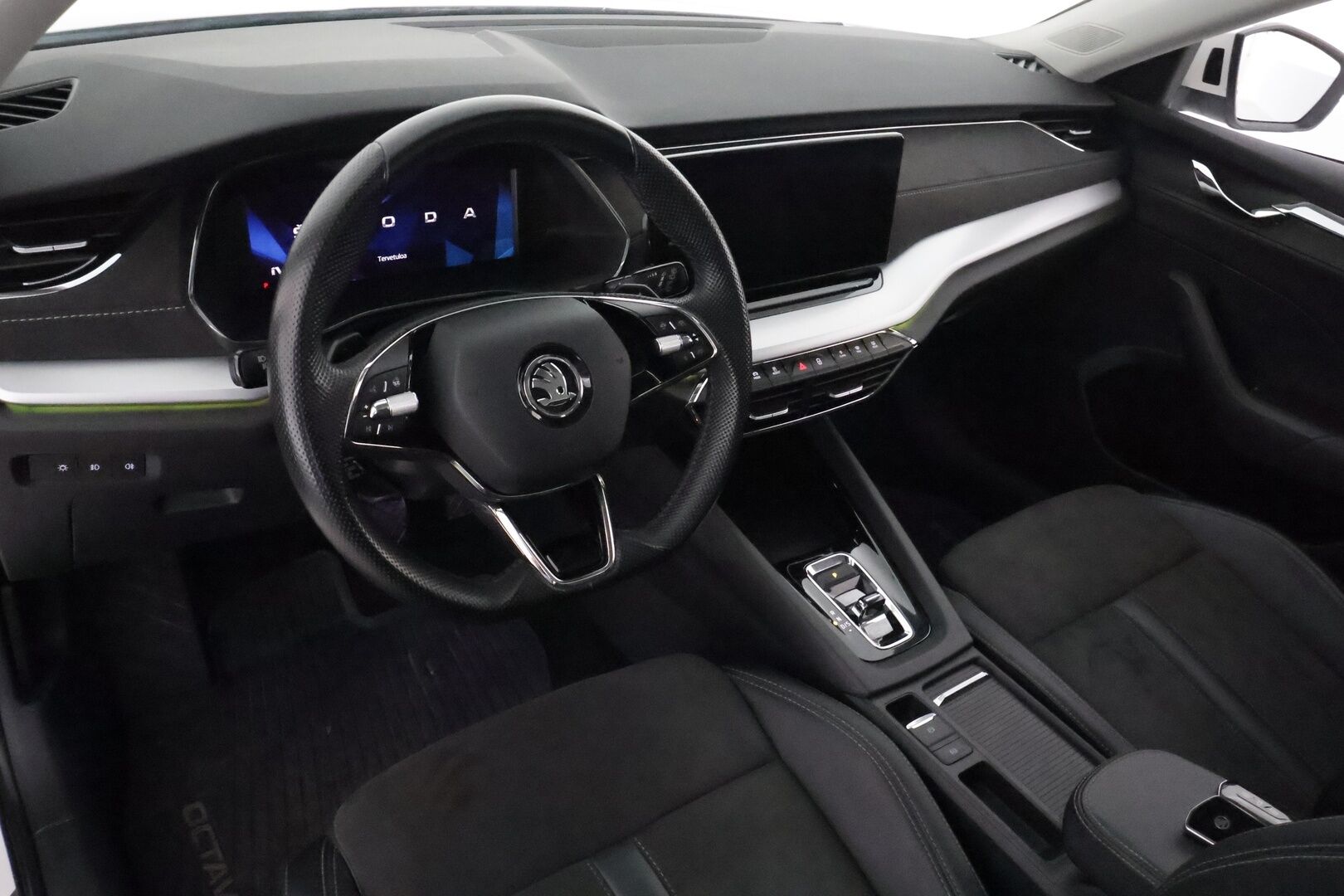 Skoda Octavia 2021 Combi 1,4 TSI PHEV Style iV DSG **Panorama / Webasto / Matrix-LED / ACC / Muistipenkit / P.Kamera / Navi / Kaistavahti** - 2x Latauskaapelit / Kahdet Renkaat