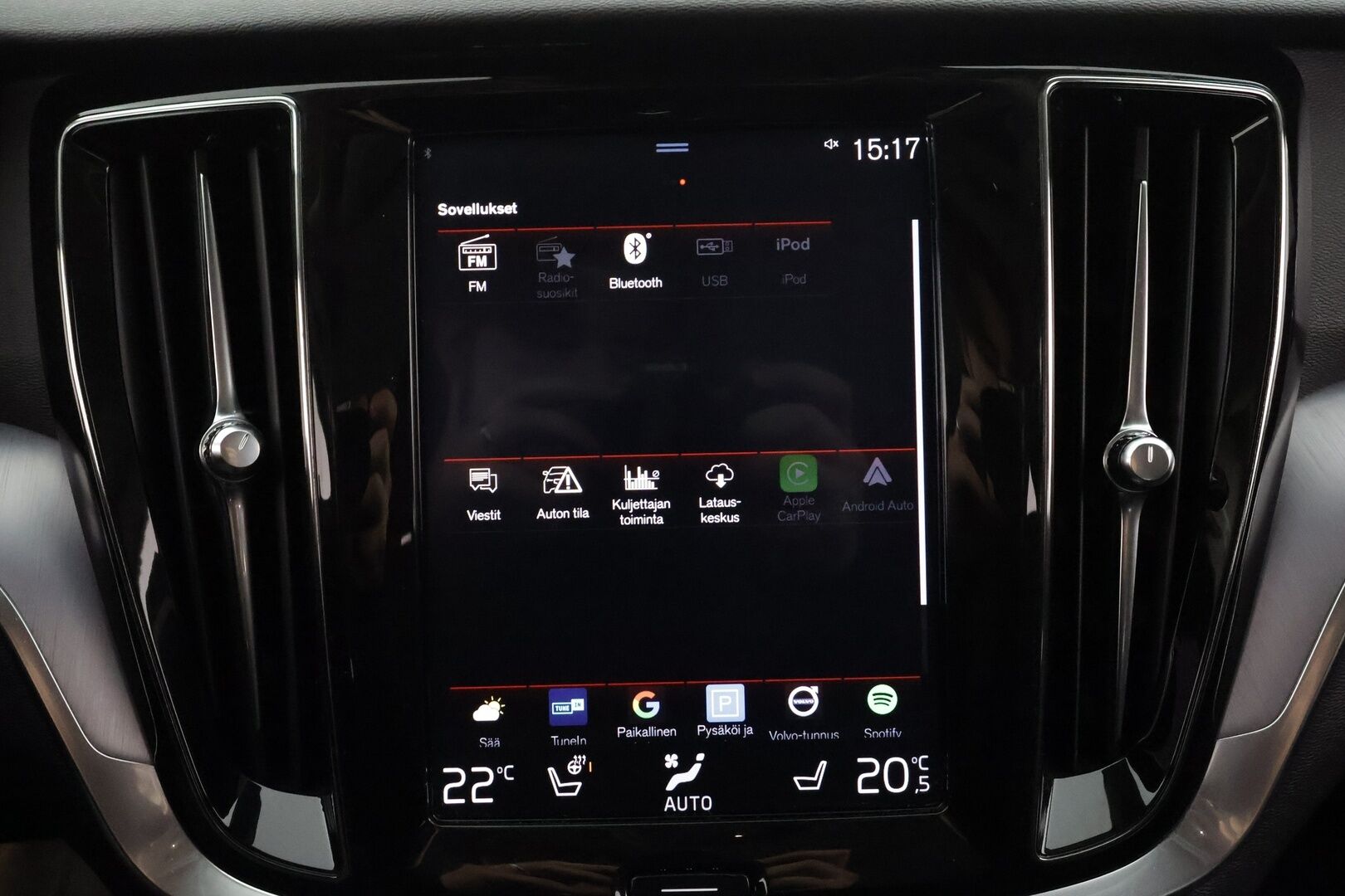 Volvo V60 2020 D3 AWD Momentum aut * ACC / P.kamera / Full LED / Koukku / Webasto / Navi / BLIS * - Kahdet renkaat aluvanteilla - HULLU BLACKWEEK KORKOTARJOUS 2,49%