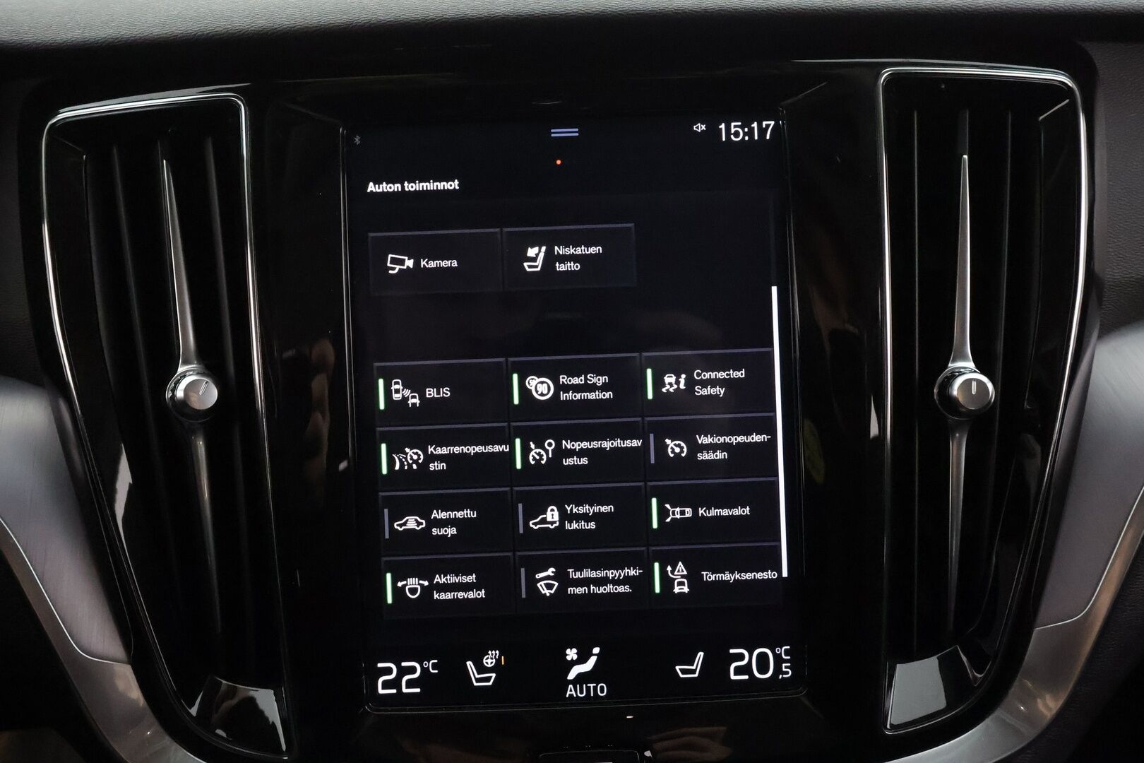 Volvo V60 2020 D3 AWD Momentum aut * ACC / P.kamera / Full LED / Koukku / Webasto / Navi / BLIS * - Kahdet renkaat aluvanteilla - HULLU BLACKWEEK KORKOTARJOUS 2,49%