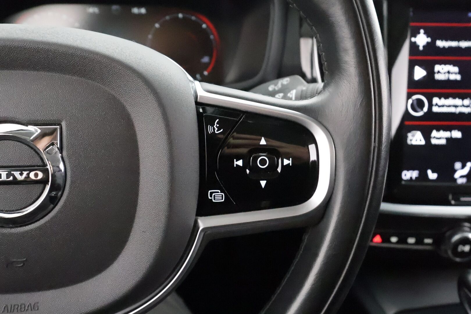 Volvo V60 2020 D3 AWD Momentum aut * ACC / P.kamera / Full LED / Koukku / Webasto / Navi / BLIS * - Kahdet renkaat aluvanteilla - HULLU BLACKWEEK KORKOTARJOUS 2,49%