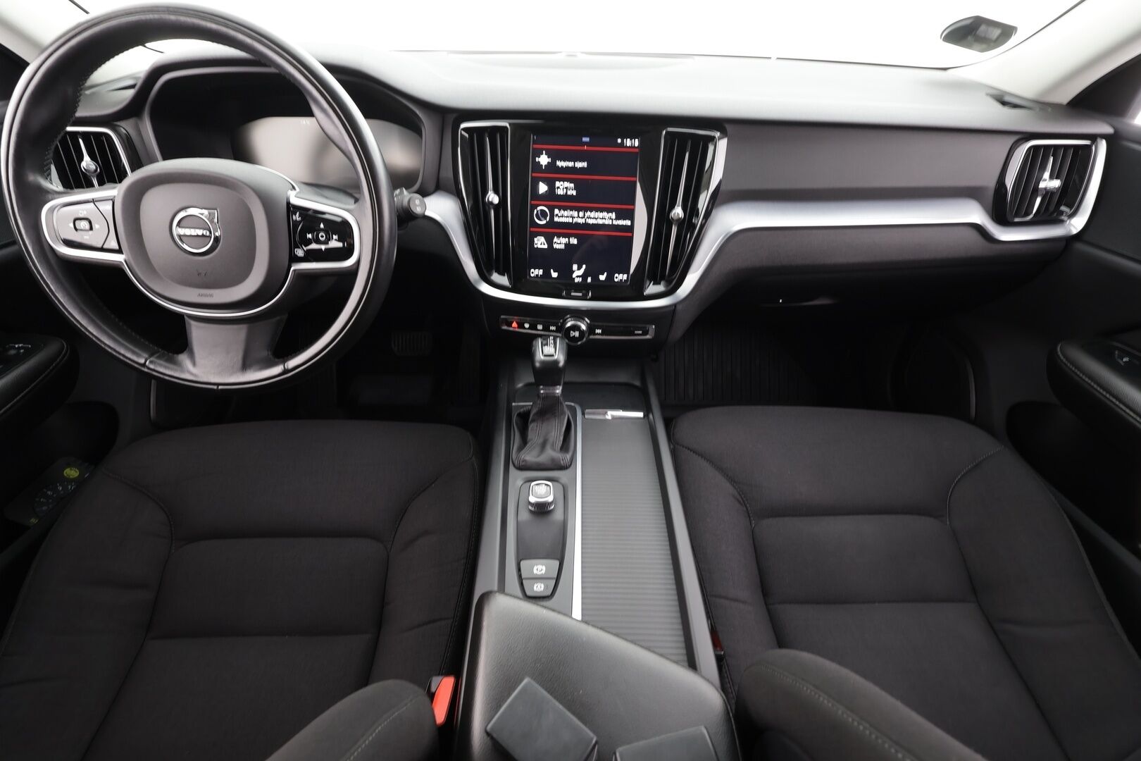 Volvo V60 2020 D3 AWD Momentum aut * ACC / P.kamera / Full LED / Koukku / Webasto / Navi / BLIS * - Kahdet renkaat aluvanteilla - HULLU BLACKWEEK KORKOTARJOUS 2,49%