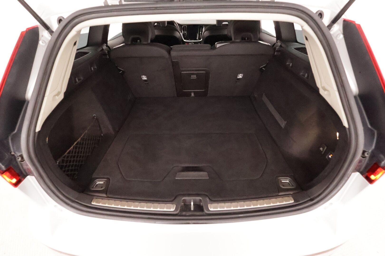 Volvo V60 2020 D3 AWD Momentum aut * ACC / P.kamera / Full LED / Koukku / Webasto / Navi / BLIS * - Kahdet renkaat aluvanteilla - HULLU BLACKWEEK KORKOTARJOUS 2,49%