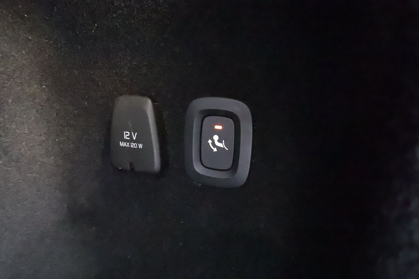 Volvo V60 2020 D3 AWD Momentum aut * ACC / P.kamera / Full LED / Koukku / Webasto / Navi / BLIS * - Kahdet renkaat aluvanteilla - HULLU BLACKWEEK KORKOTARJOUS 2,49%