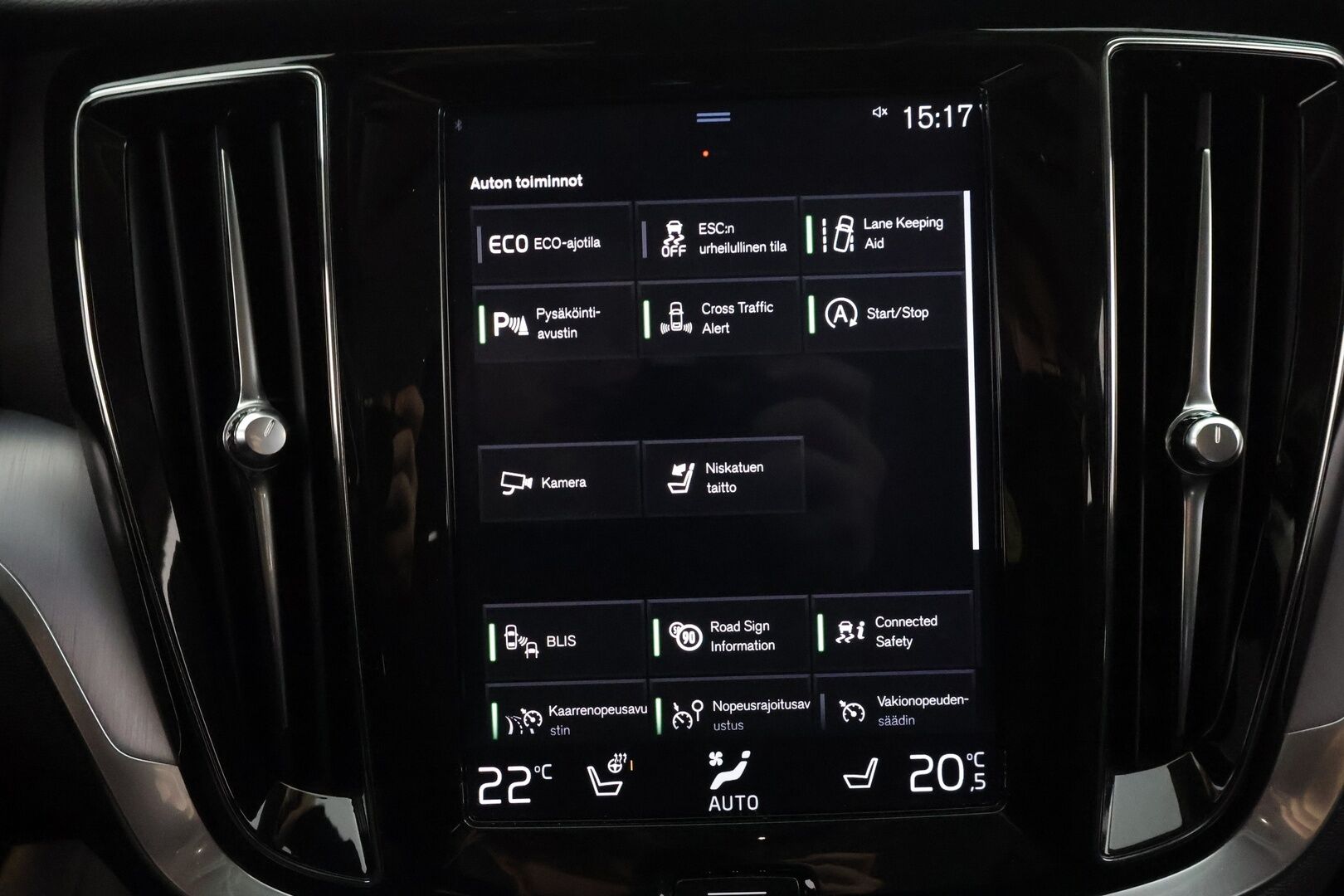 Volvo V60 2020 D3 AWD Momentum aut * ACC / P.kamera / Full LED / Koukku / Webasto / Navi / BLIS * - Kahdet renkaat aluvanteilla - HULLU BLACKWEEK KORKOTARJOUS 2,49%